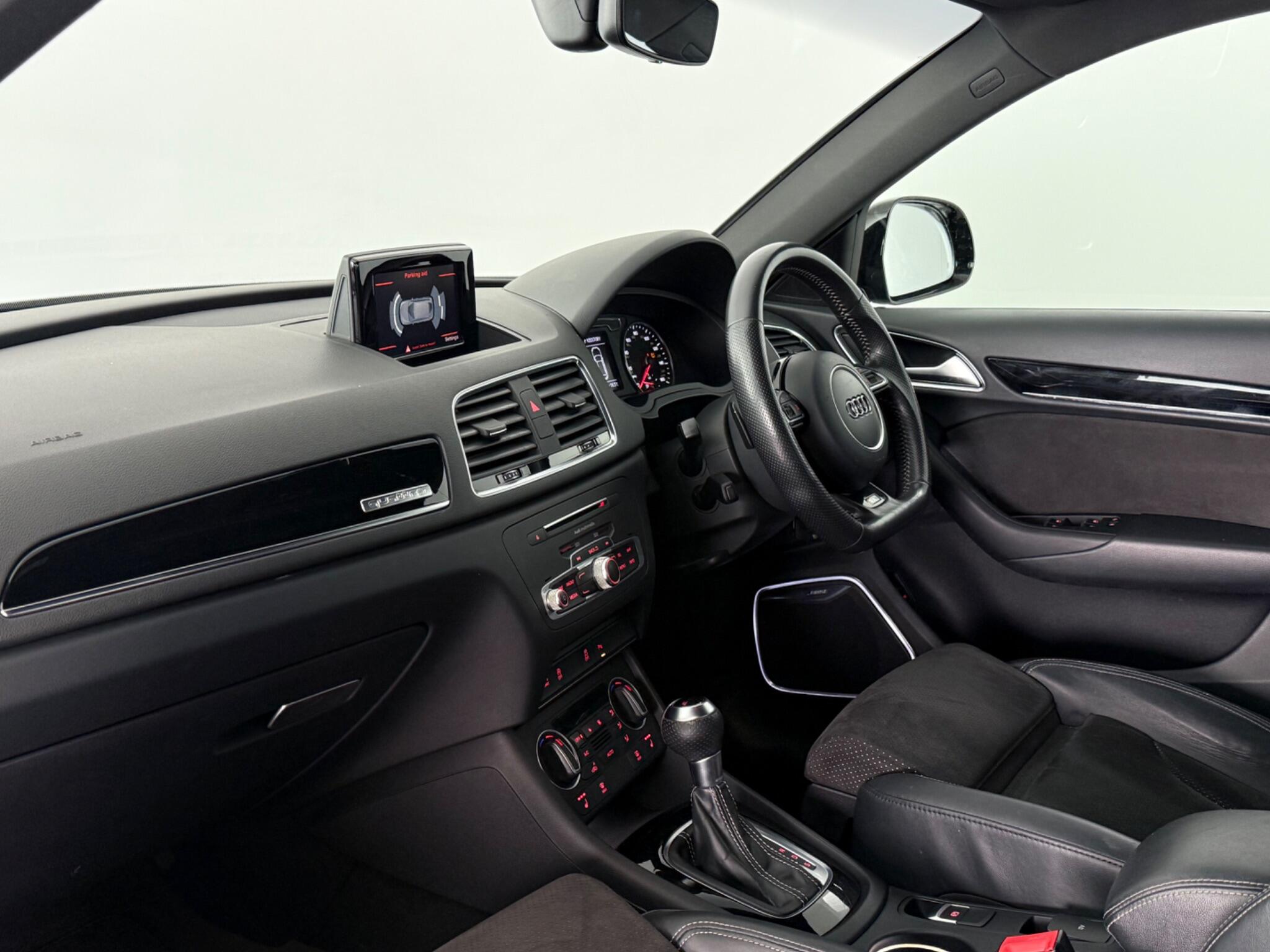 Audi Q3 view 4