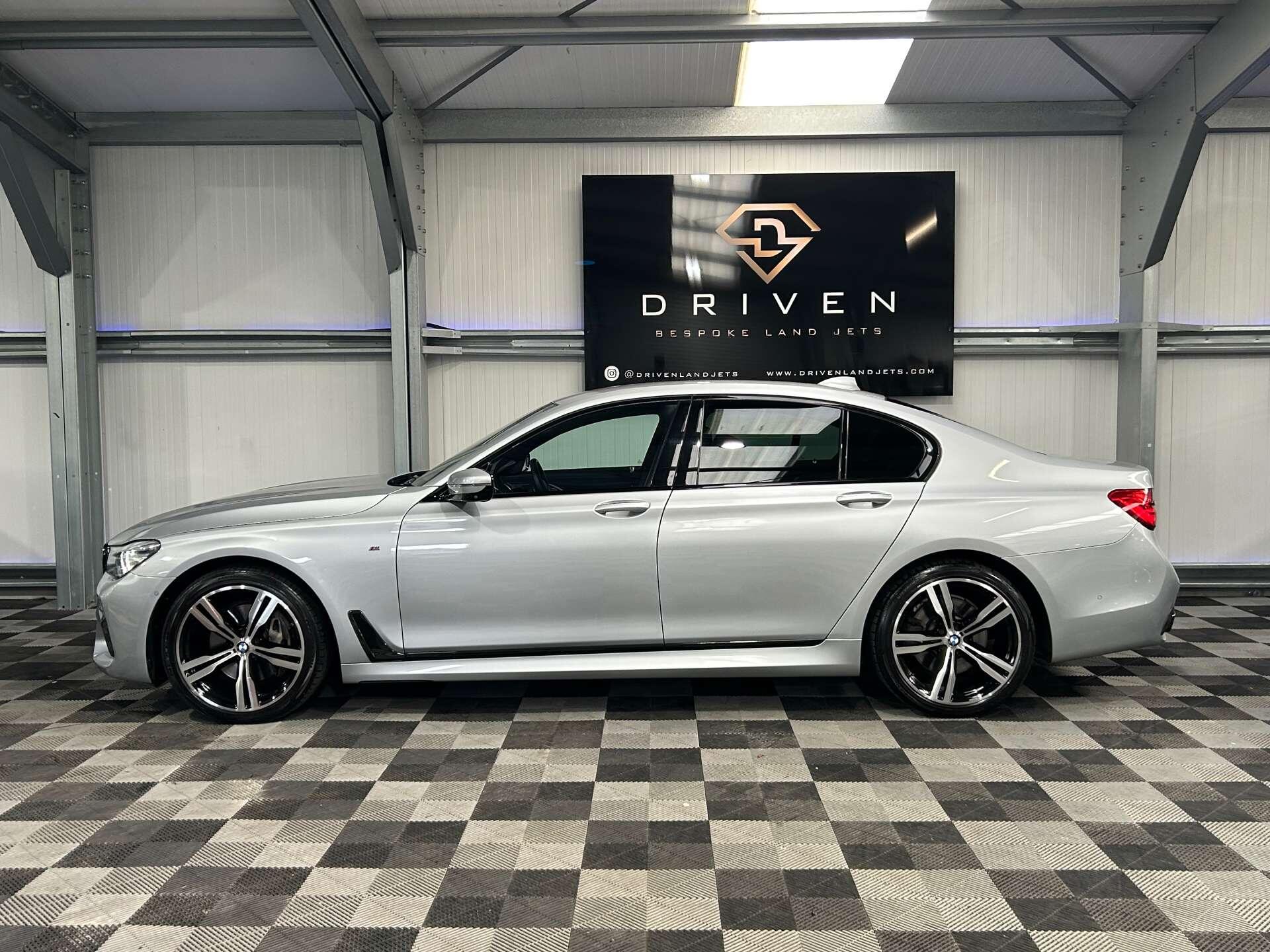 BMW 7 Series view 10