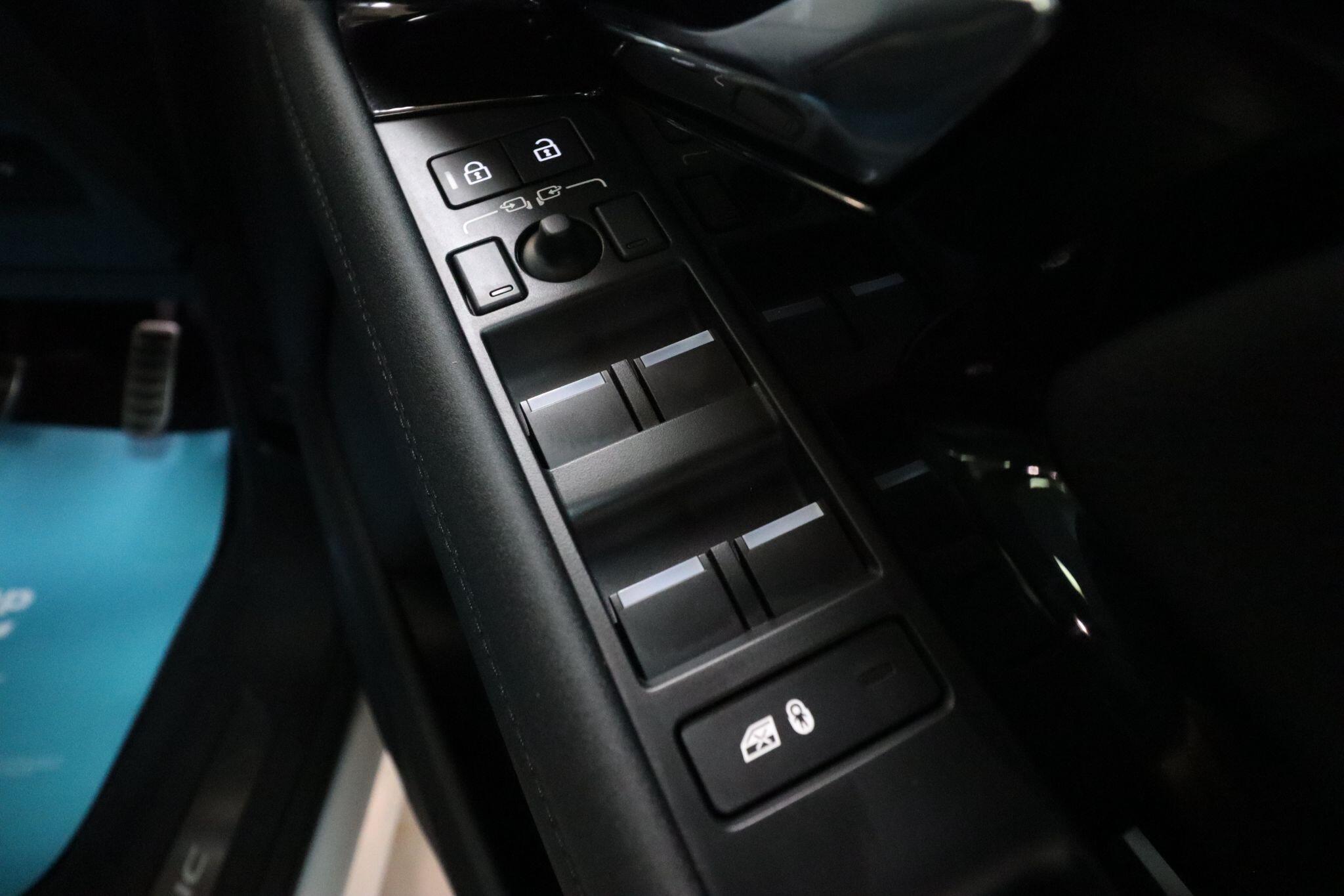Land Rover Range Rover Evoque view 16