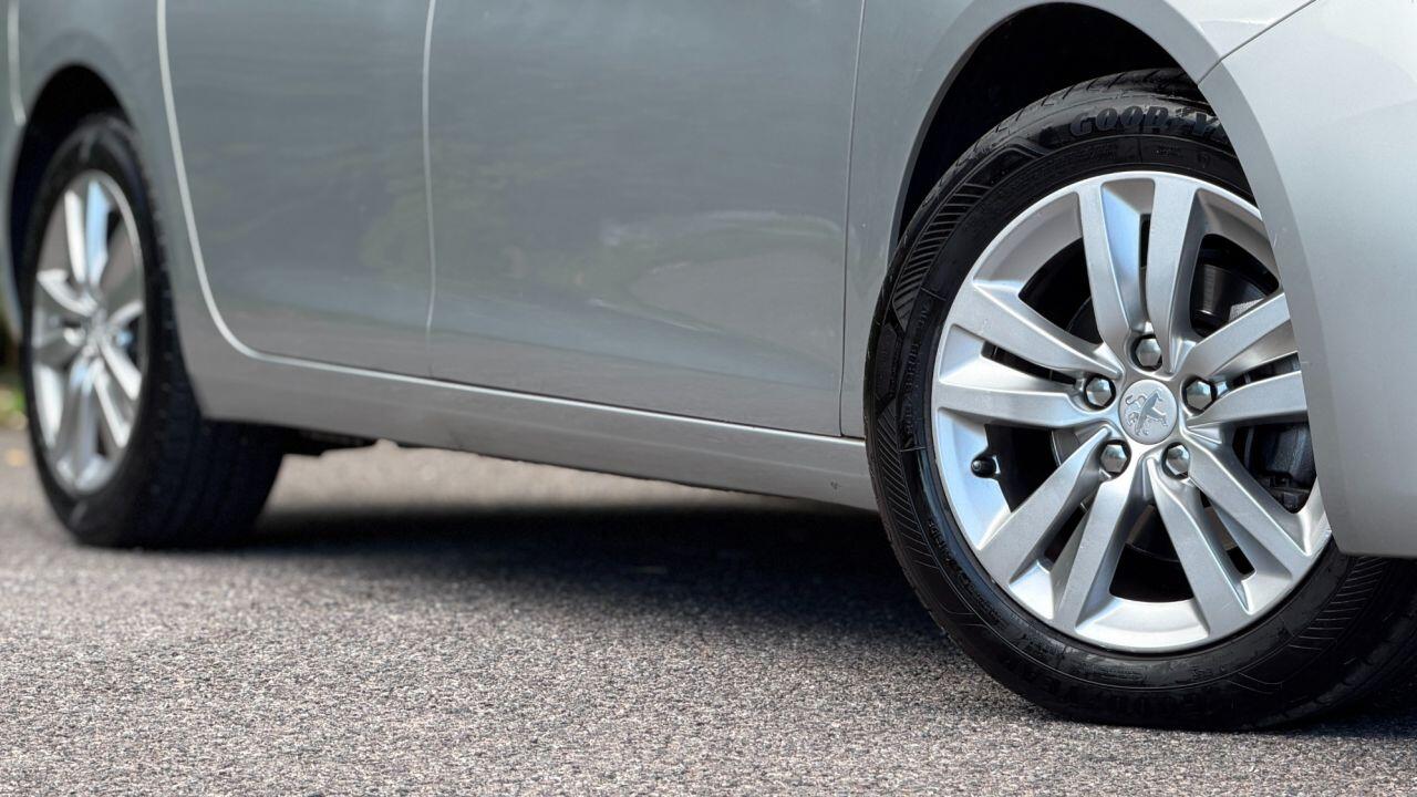 Peugeot 308 view 7