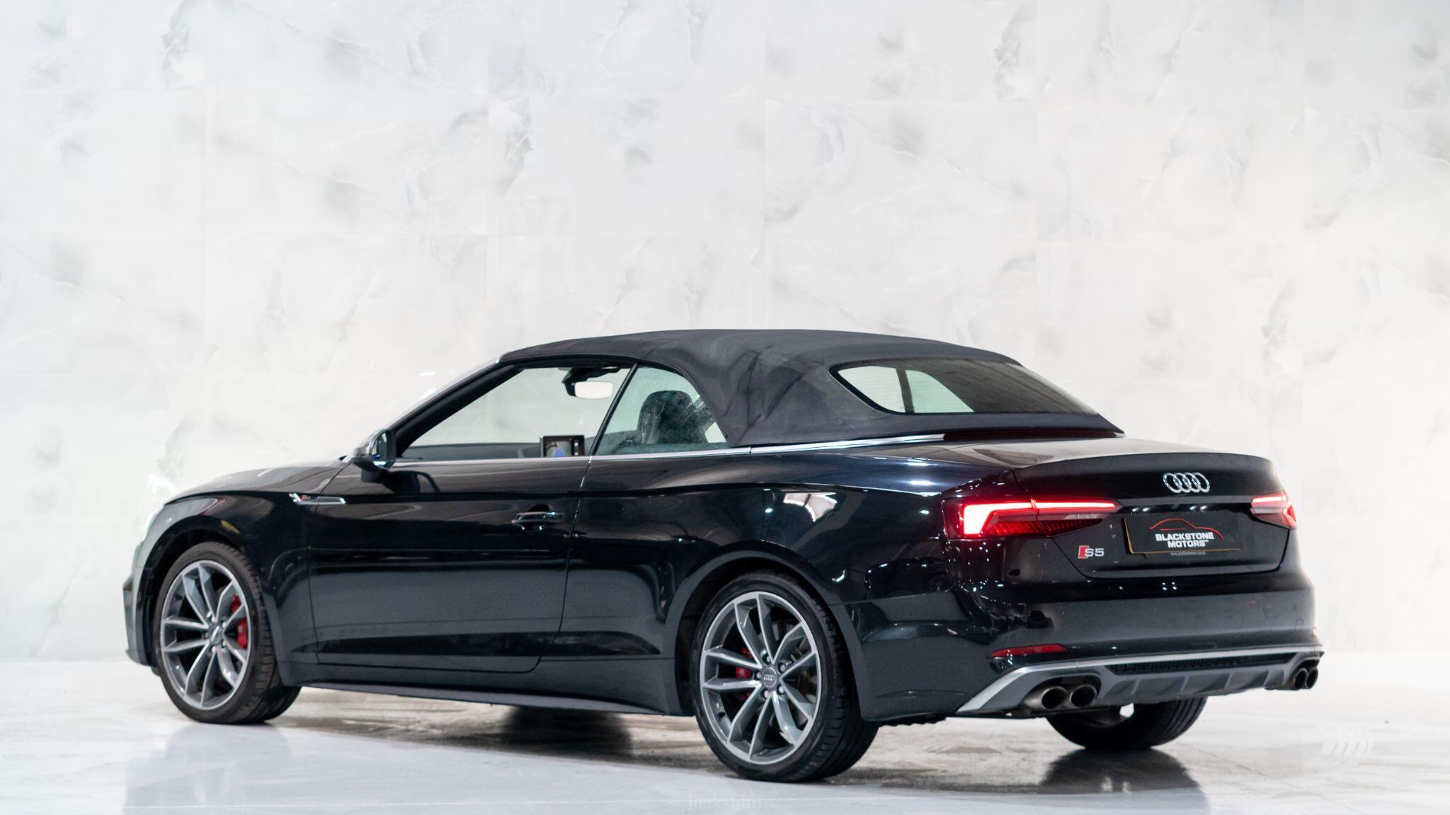 Audi S5 view 9