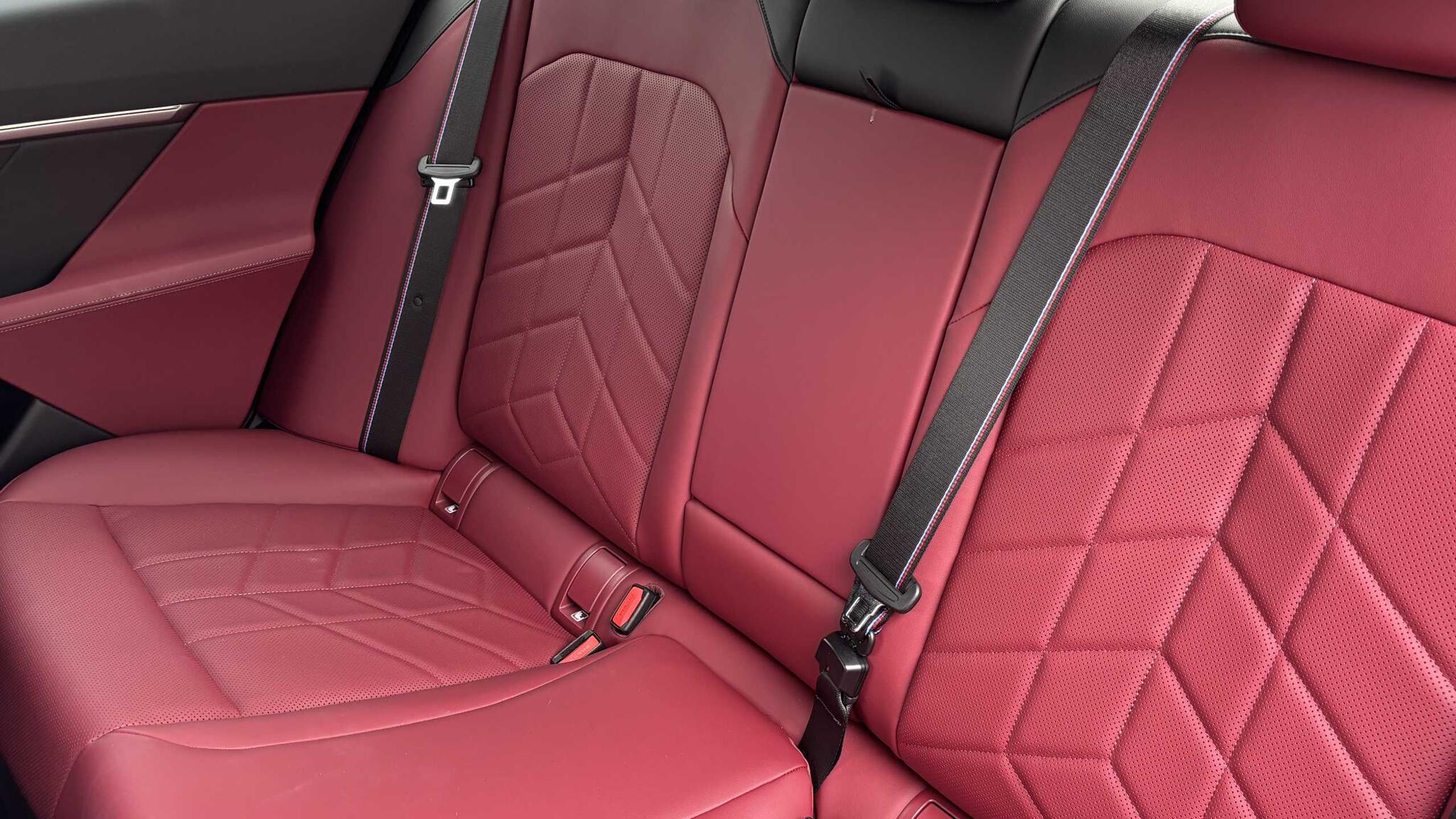 BMW 5 Series view 13