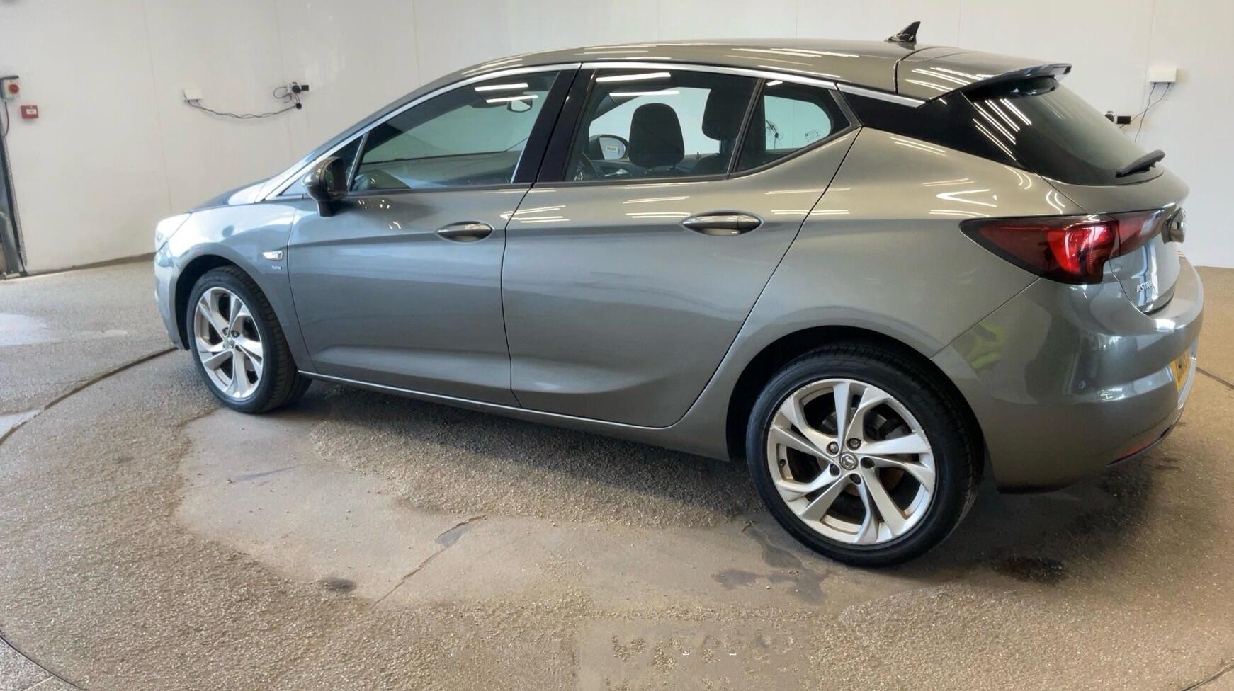 Vauxhall Astra view 4