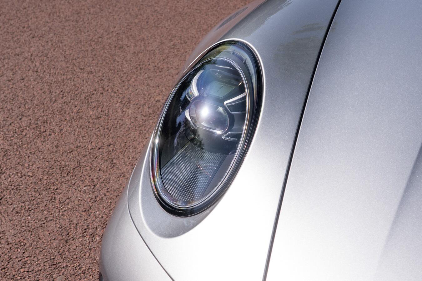 Porsche 911 view 11