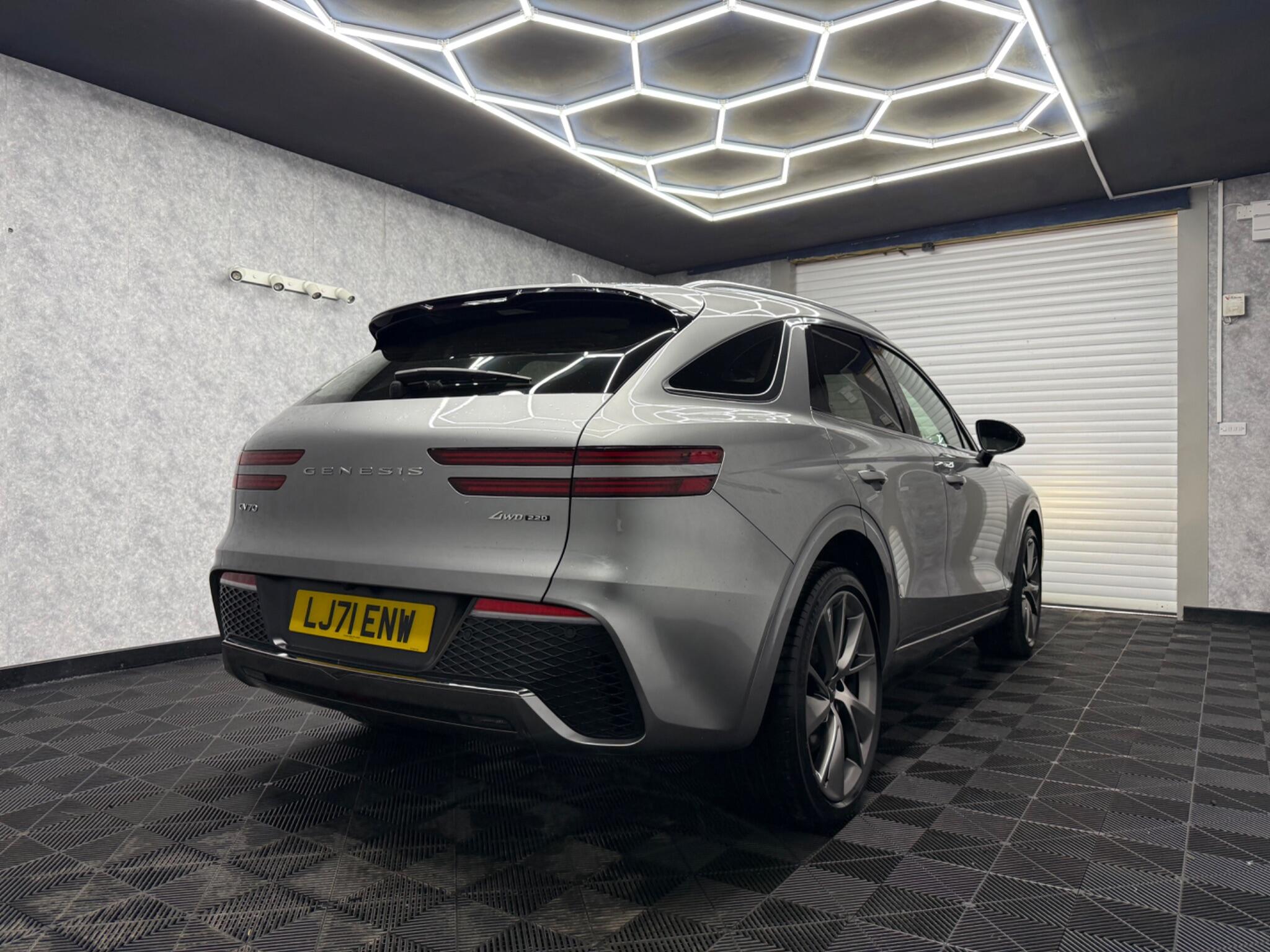 Genesis GV70 view 3