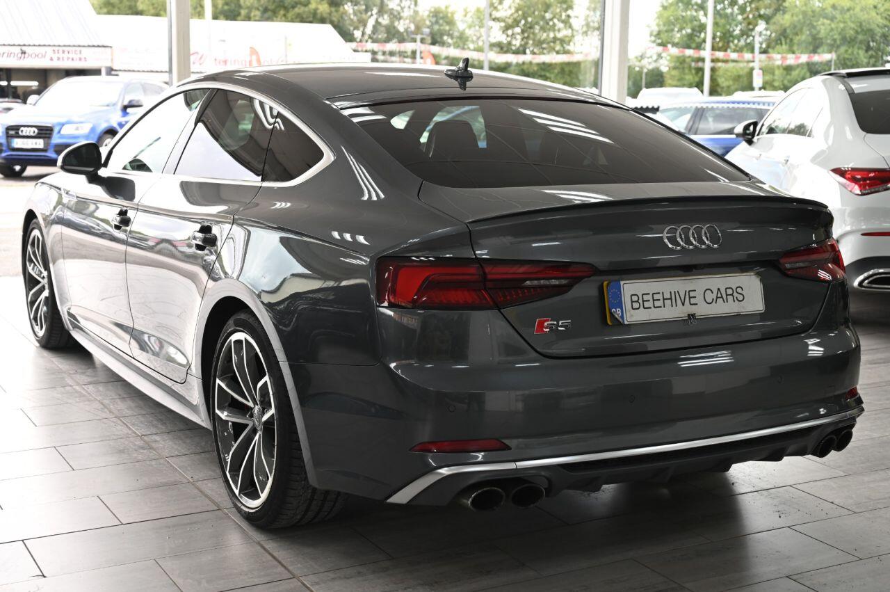 Audi S5 view 11
