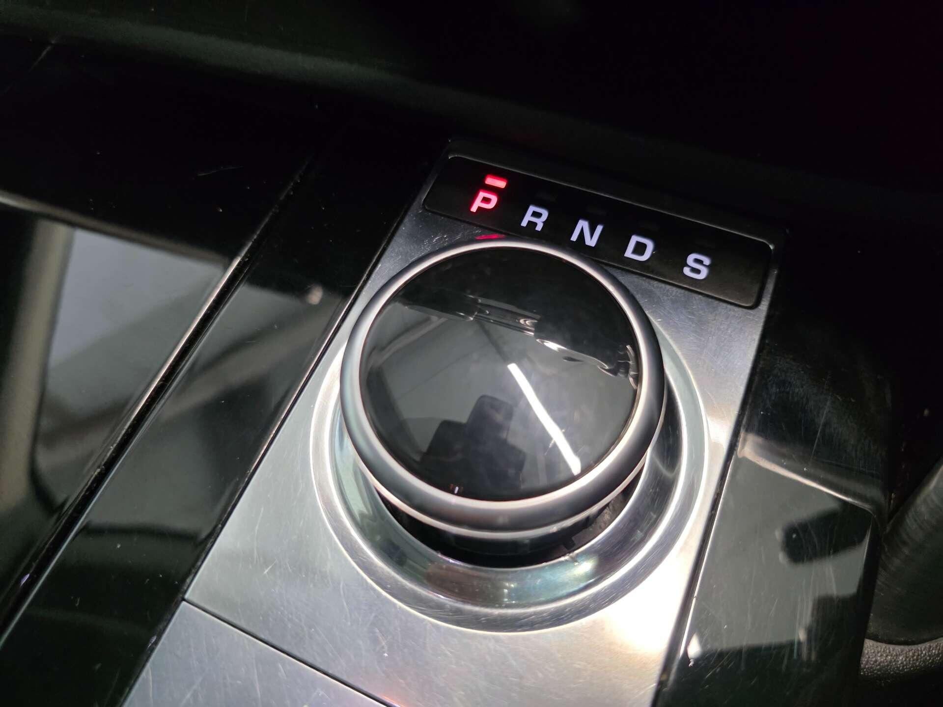 Land Rover Discovery view 48