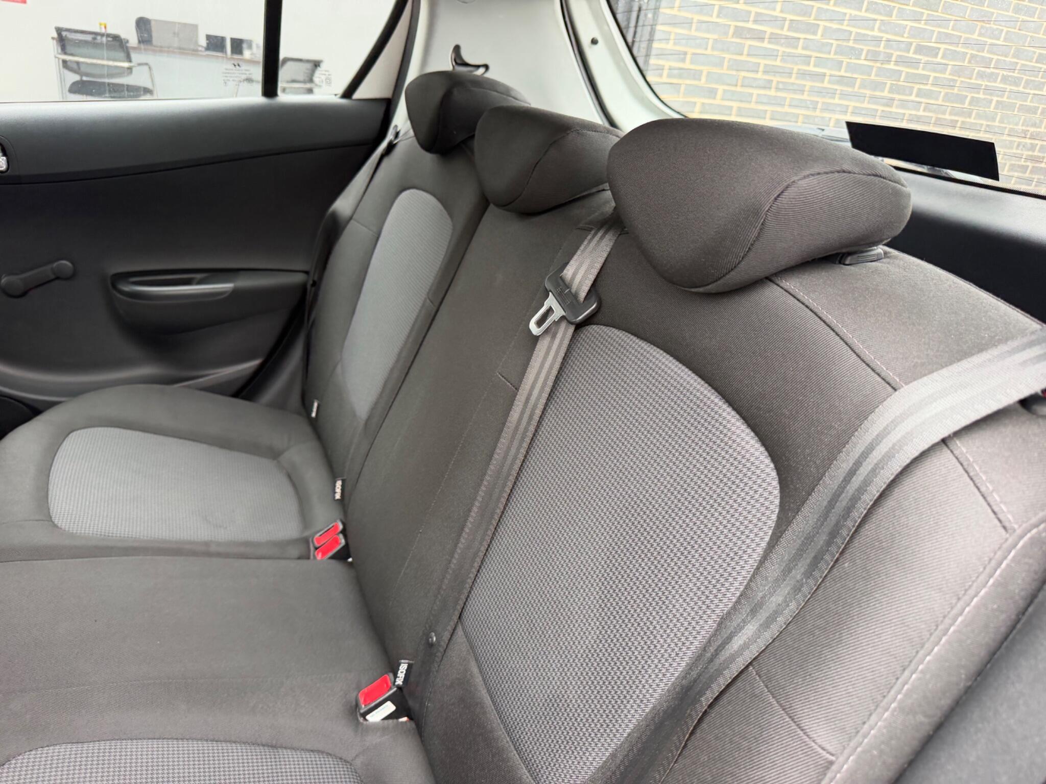 Hyundai i20 view 27