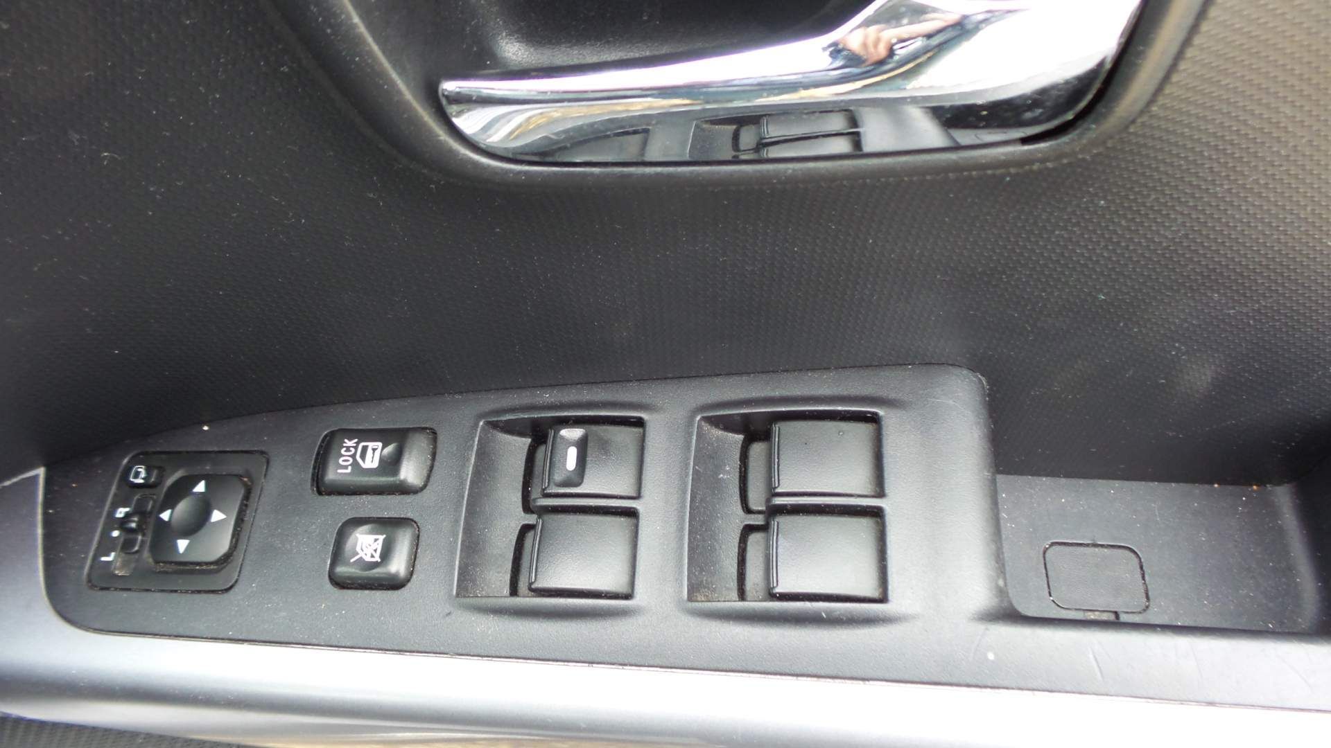 Mitsubishi Outlander view 17