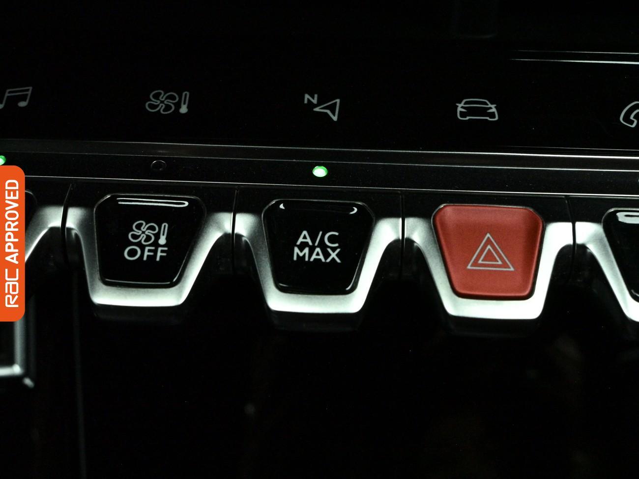 Peugeot 208 view 19