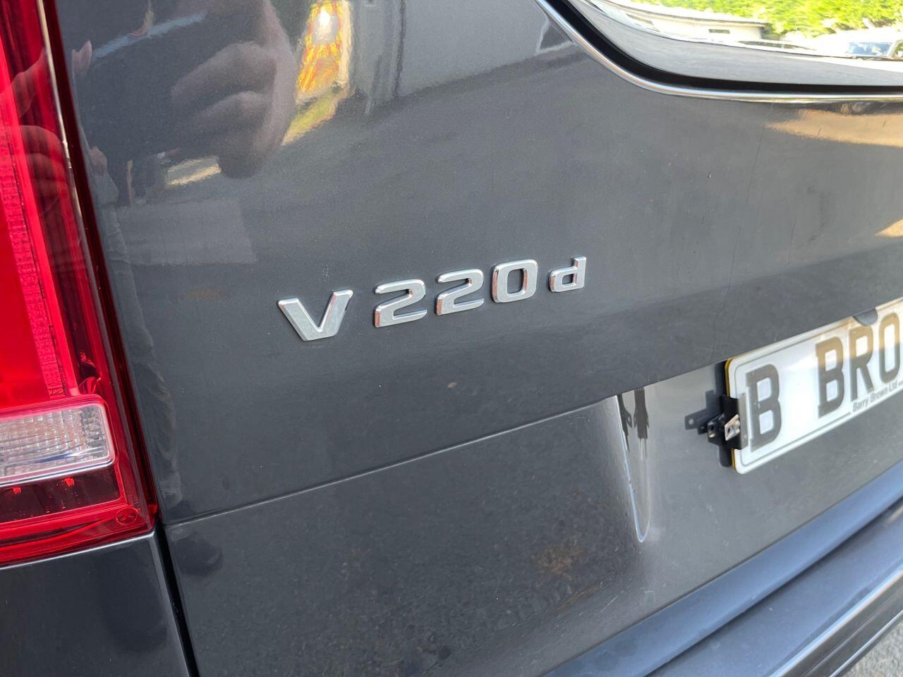 Mercedes-Benz V Class view 35