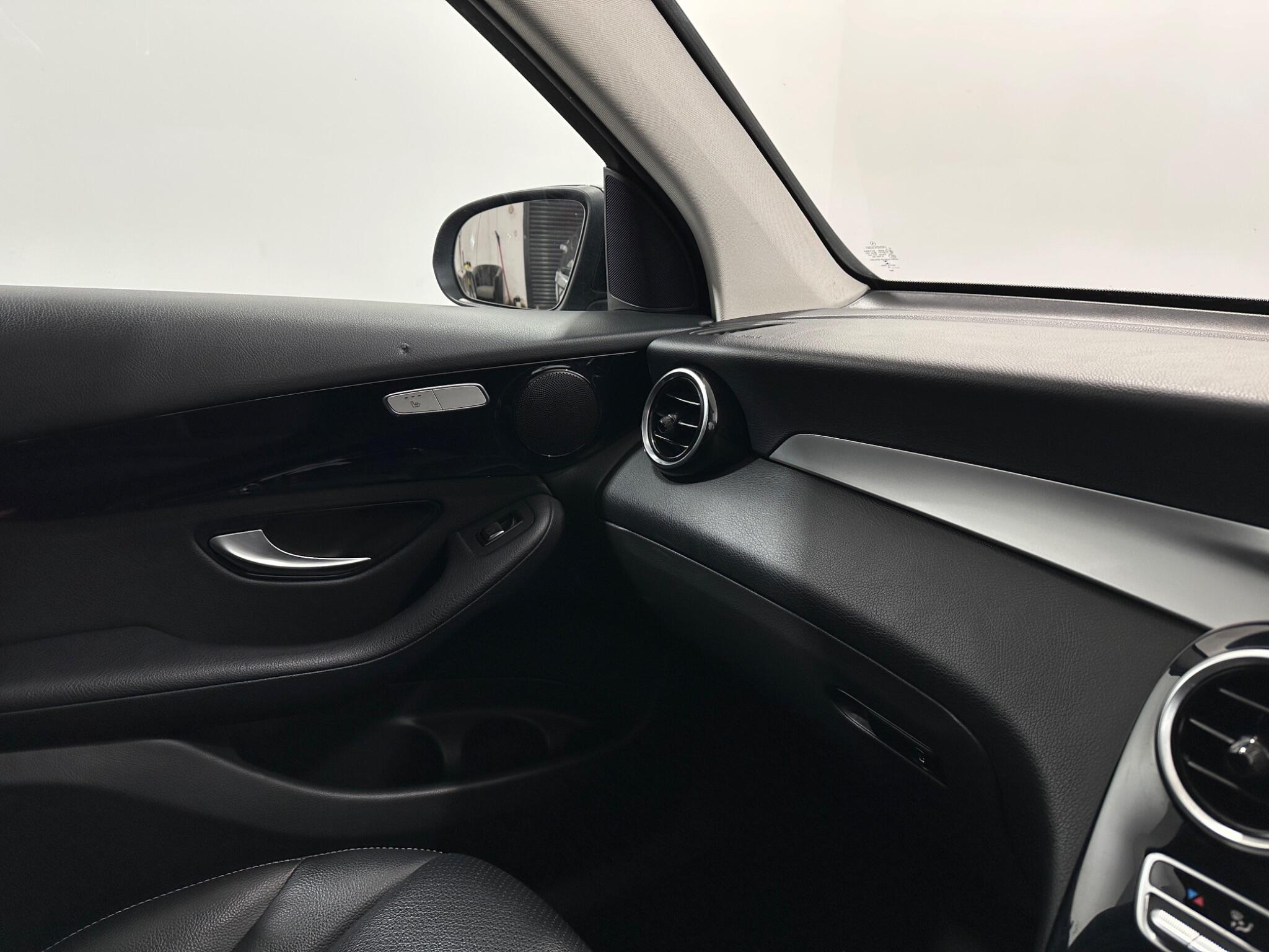 Mercedes-Benz GLC view 28