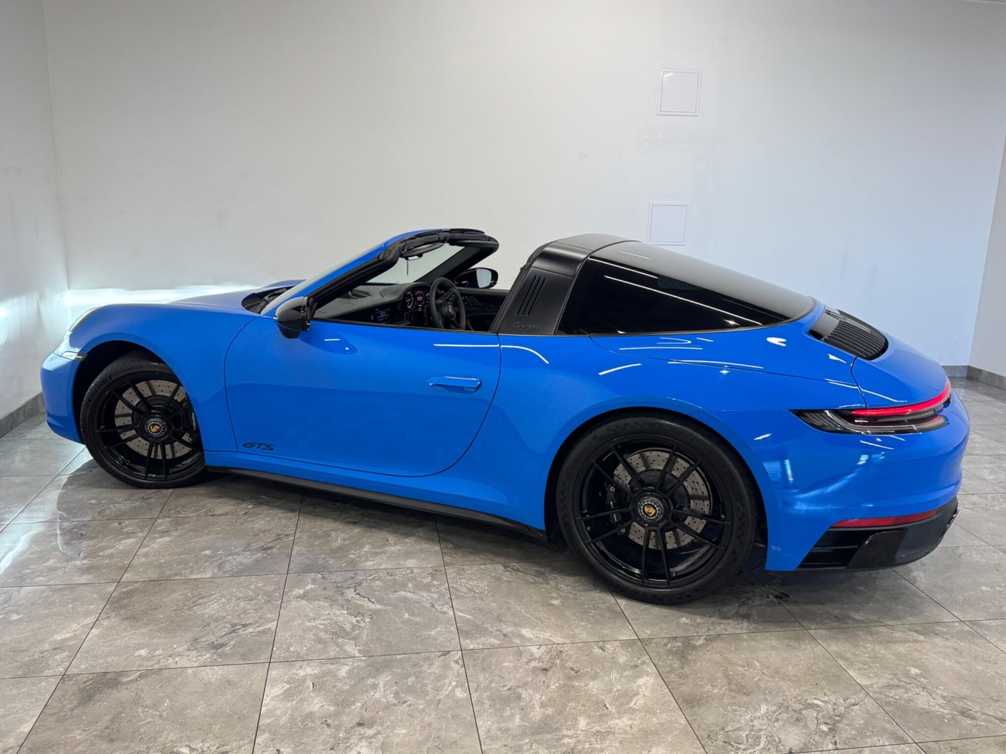 Porsche 911 view 11