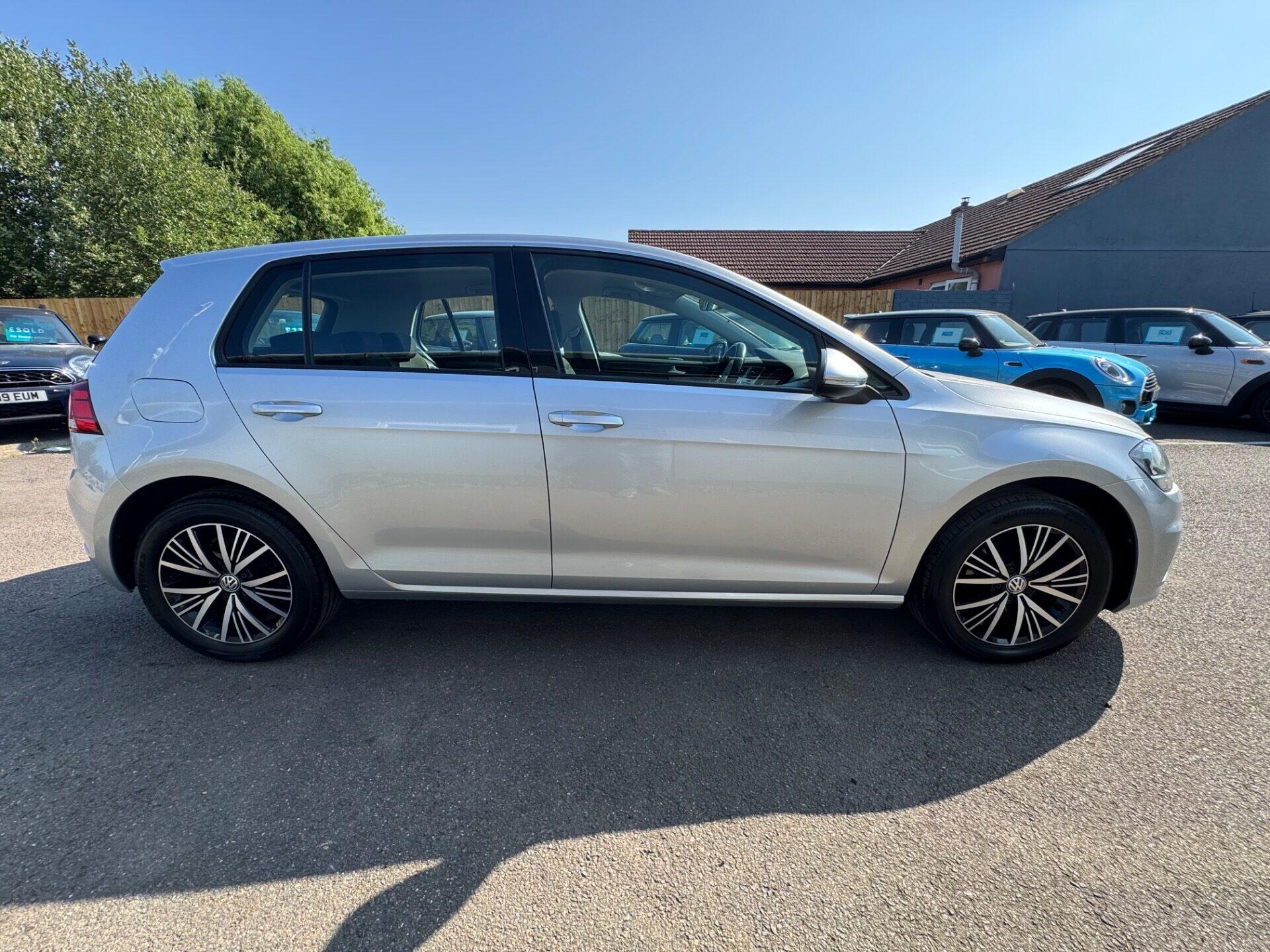Volkswagen Golf view 6