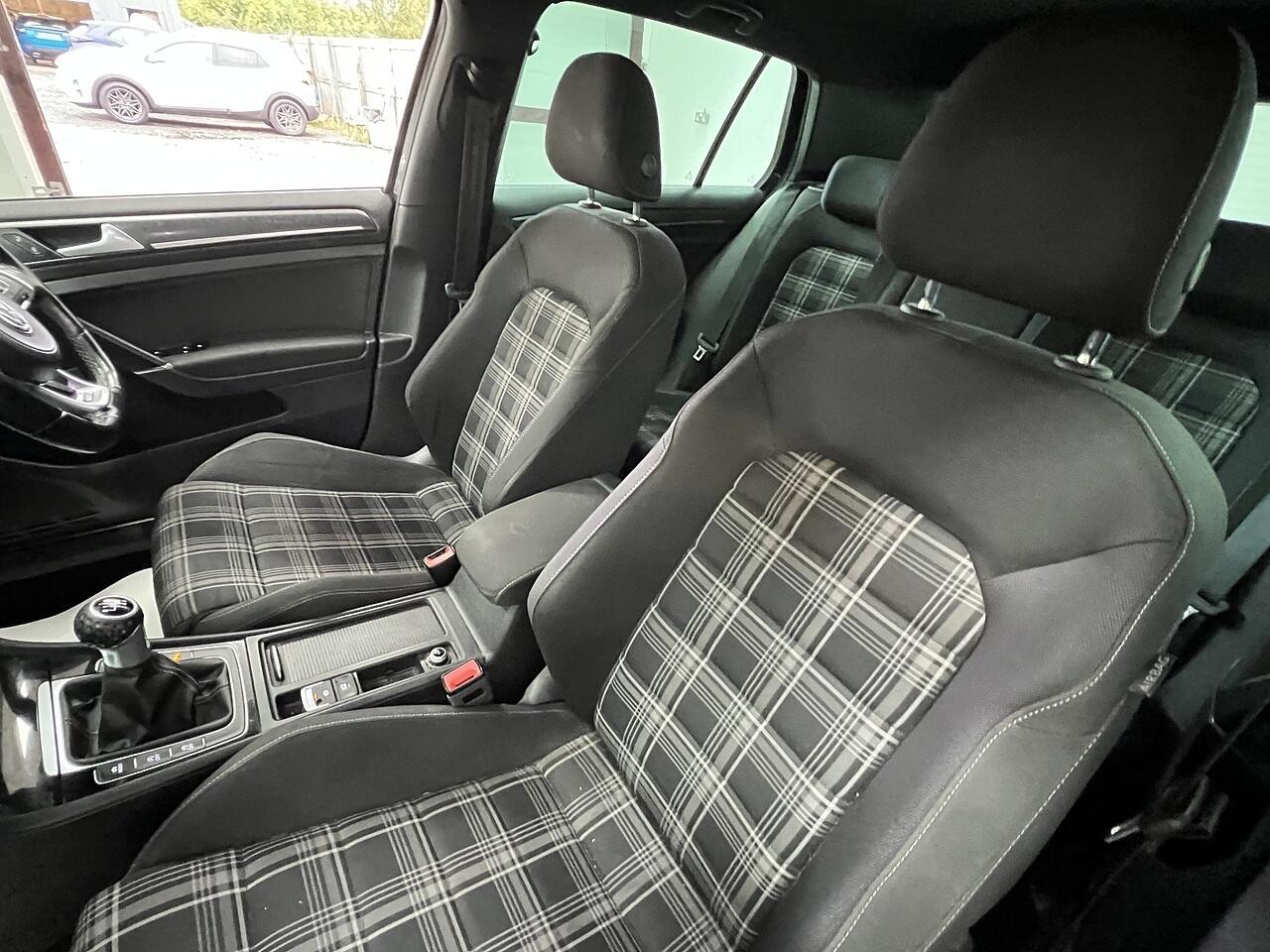 Volkswagen Golf view 19