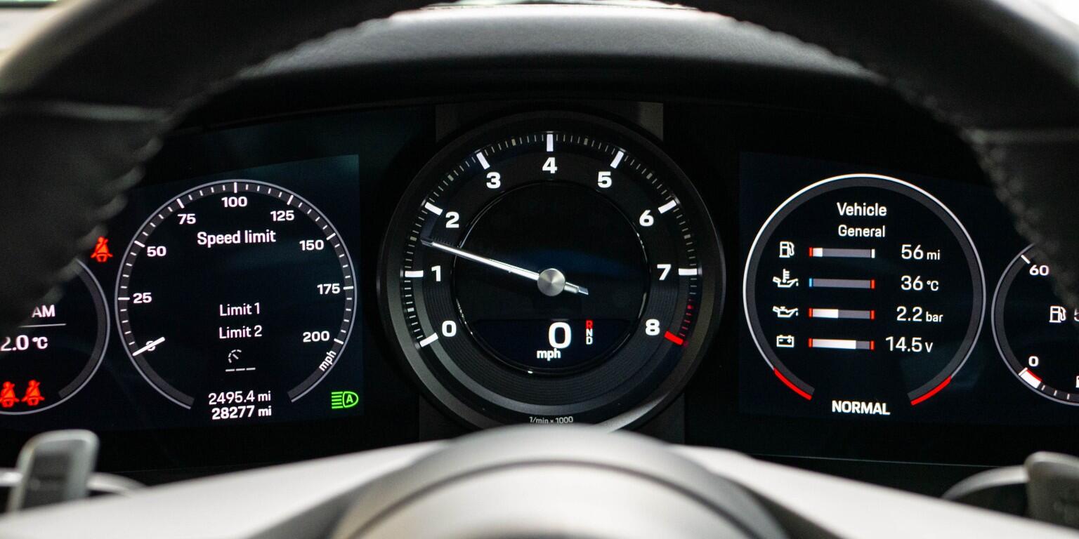 Porsche 911 view 34