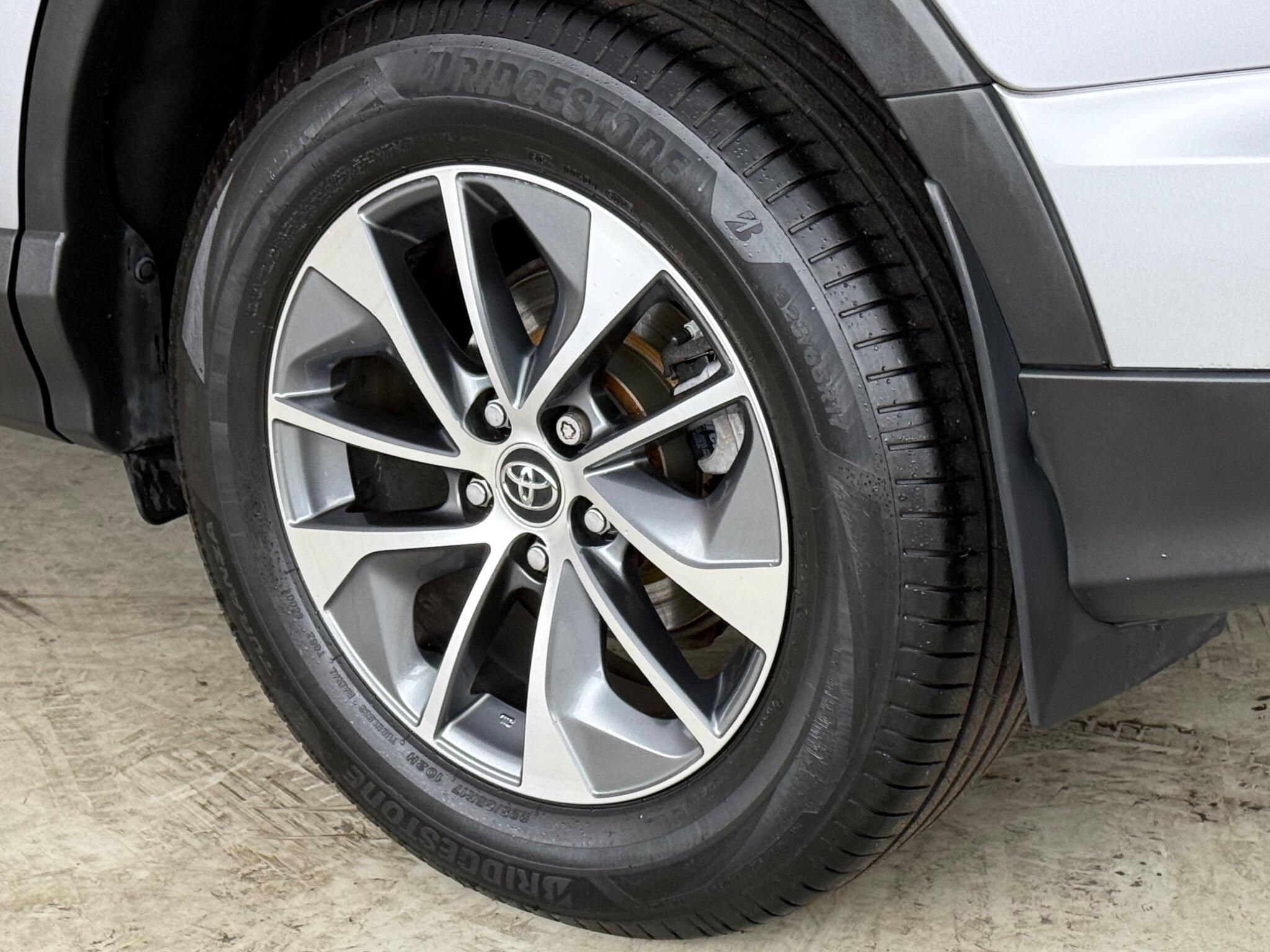 Toyota Rav4 view 9