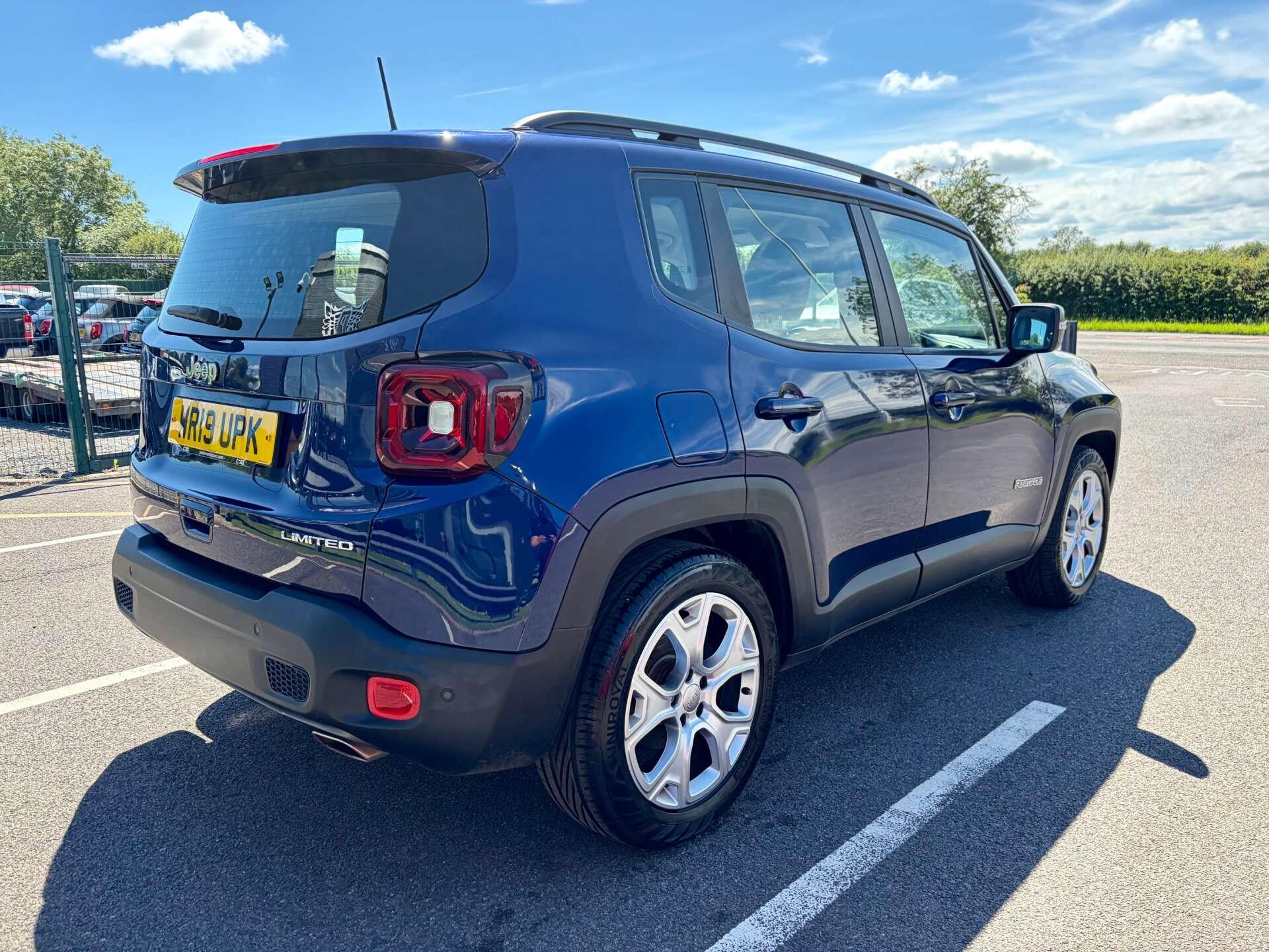 Jeep Renegade view 8