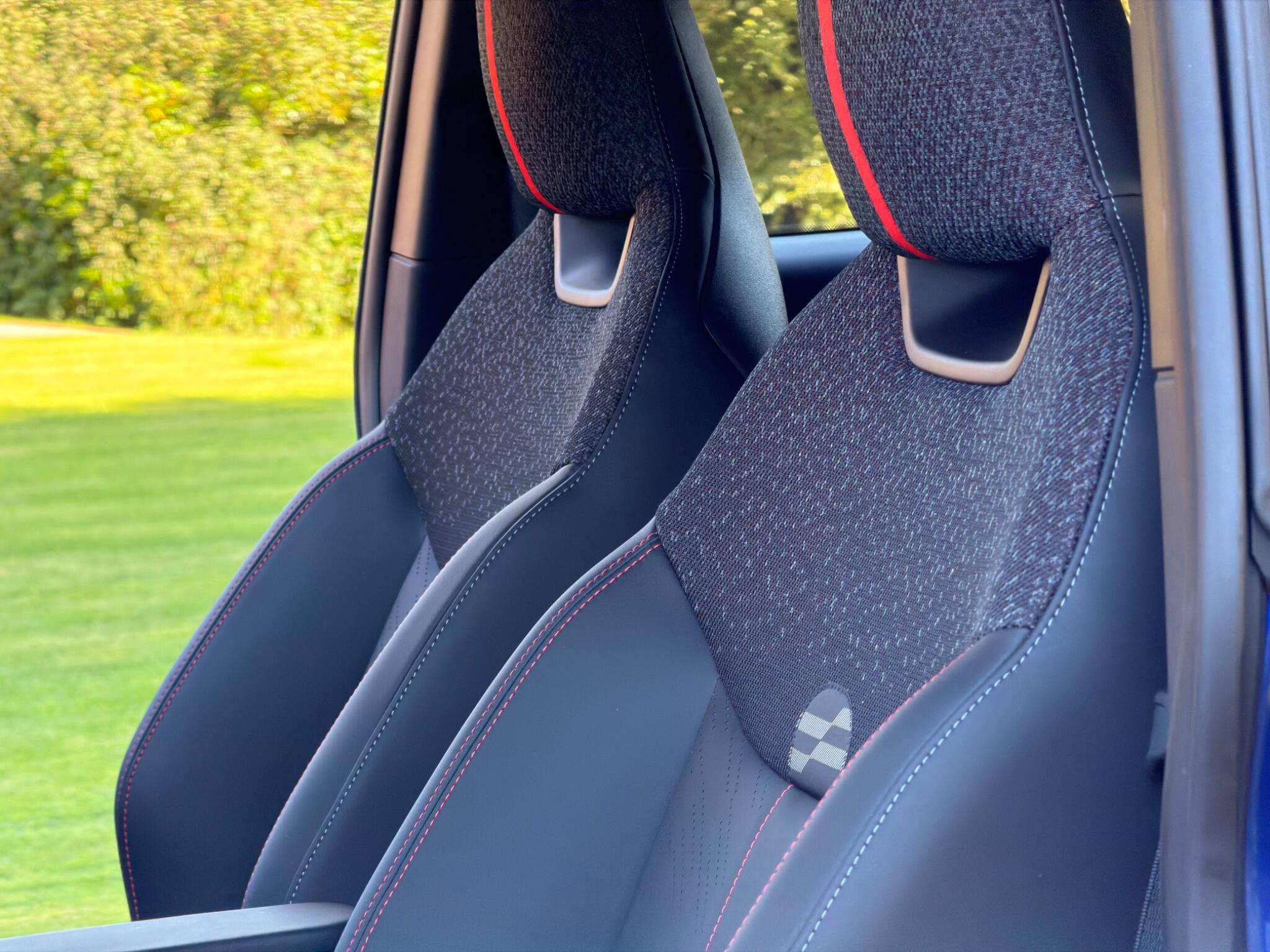 Mini Hatch view 9