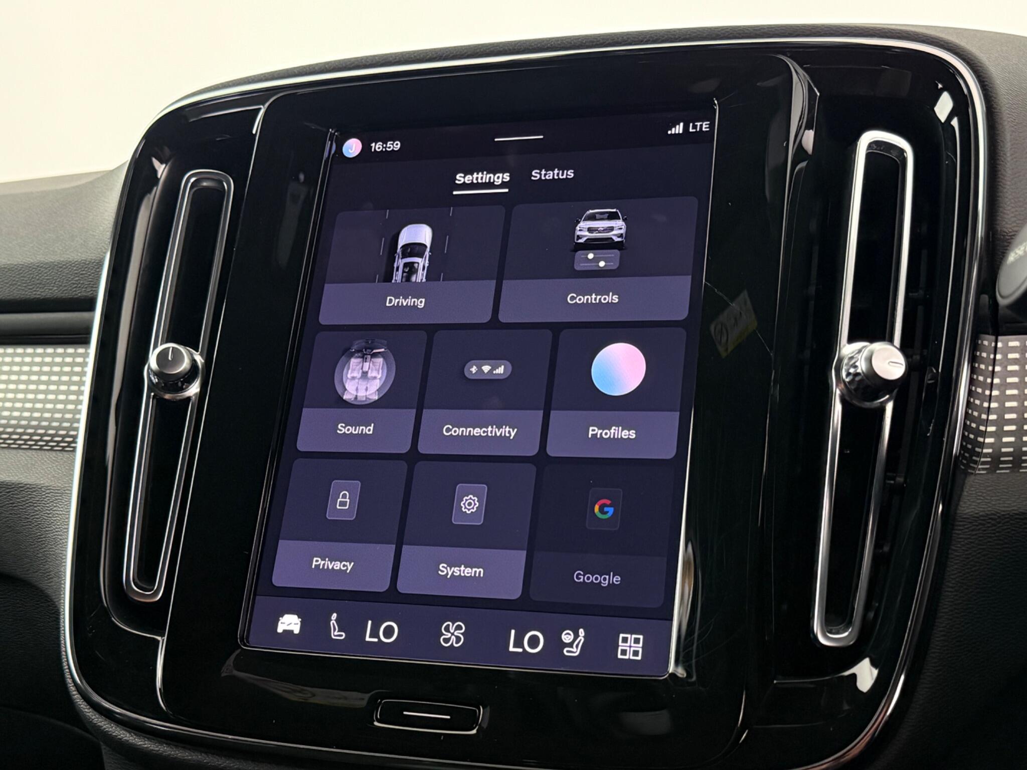 Volvo XC40 view 28
