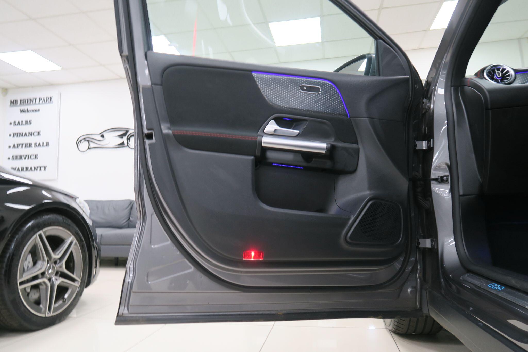 Mercedes-Benz EQA view 10