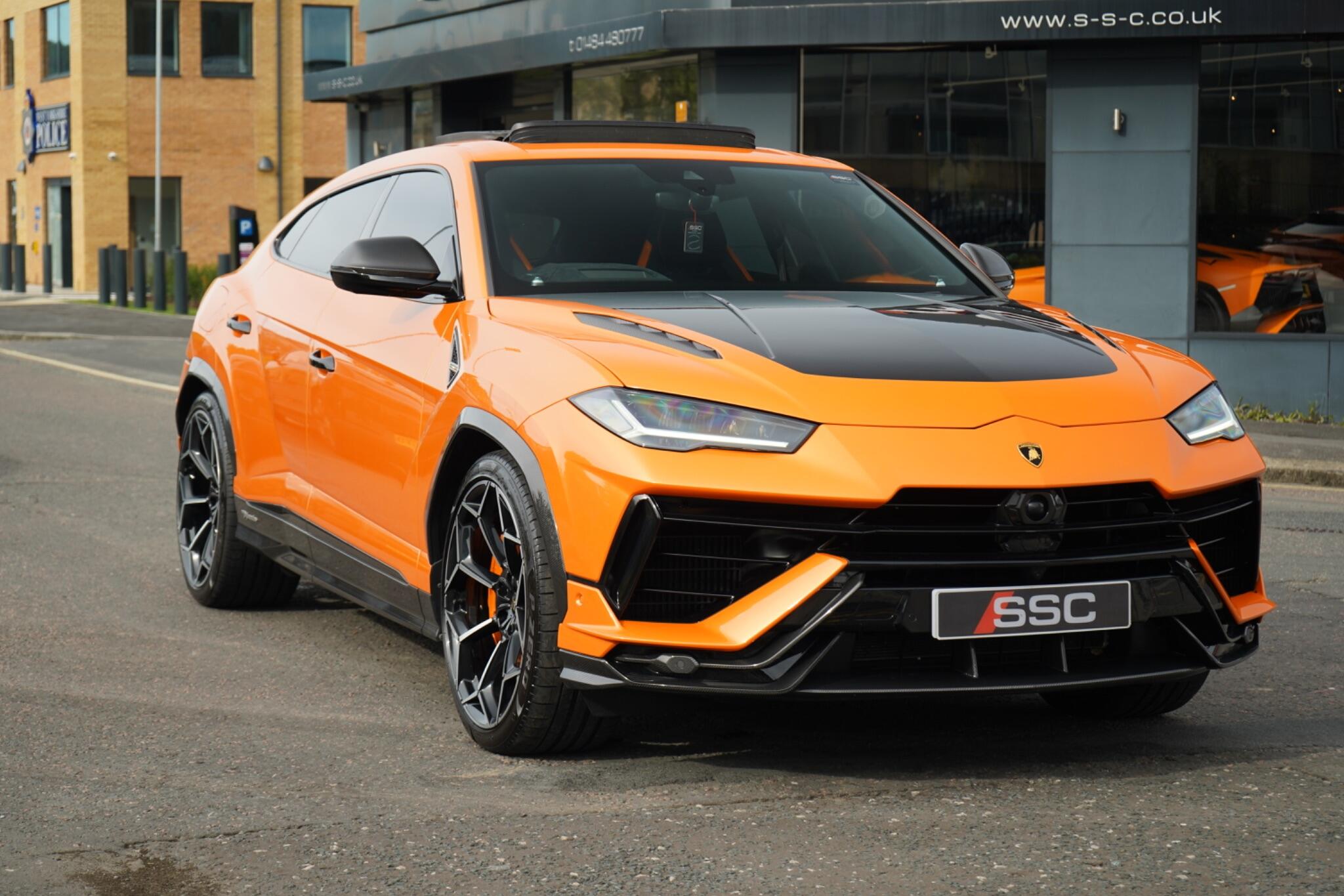 Lamborghini Urus view 5