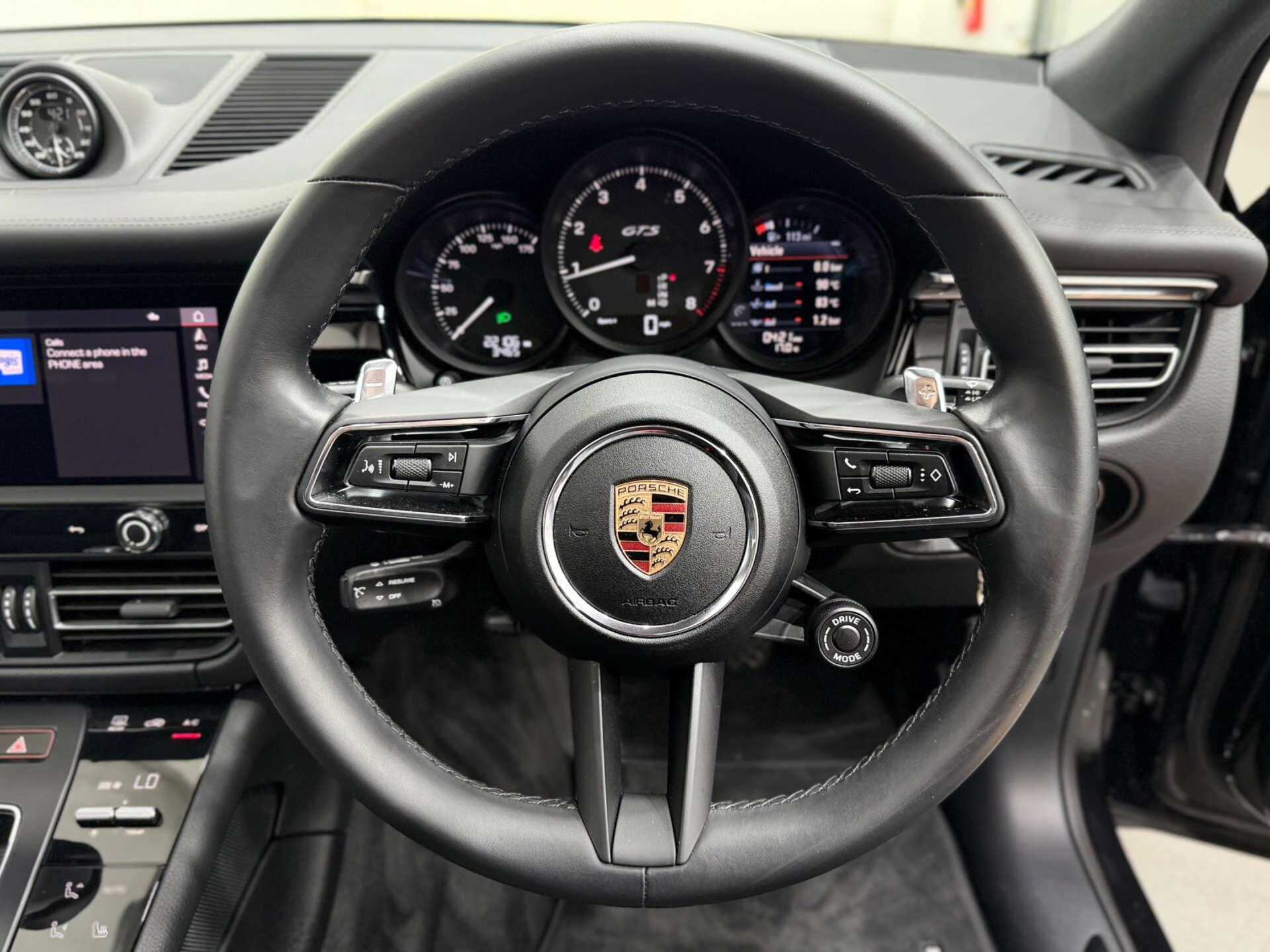 Porsche Macan view 22