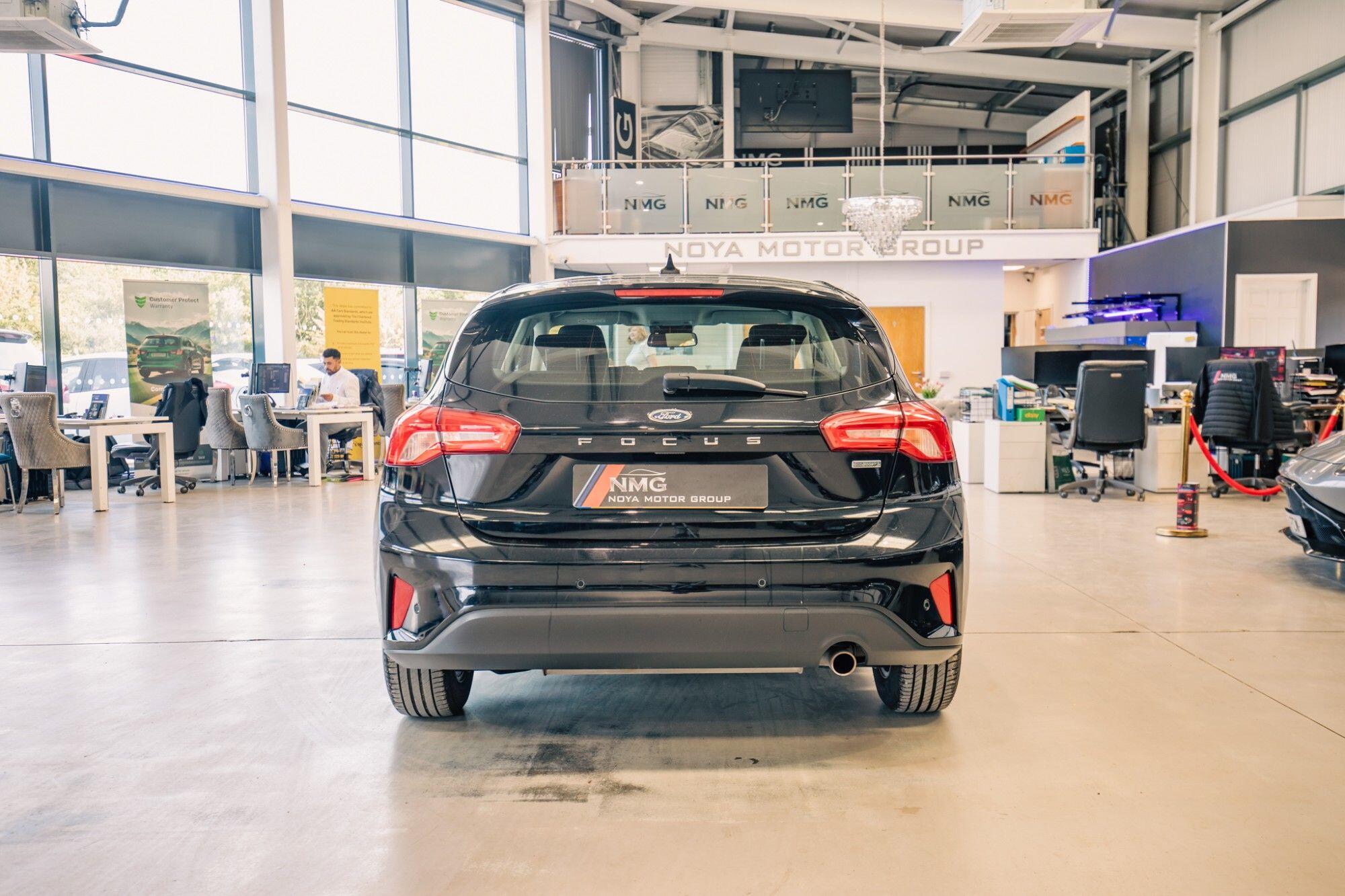 Ford Focus view 32