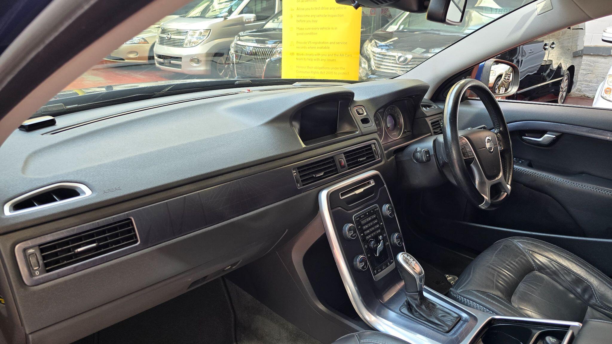 Volvo V70 view 14