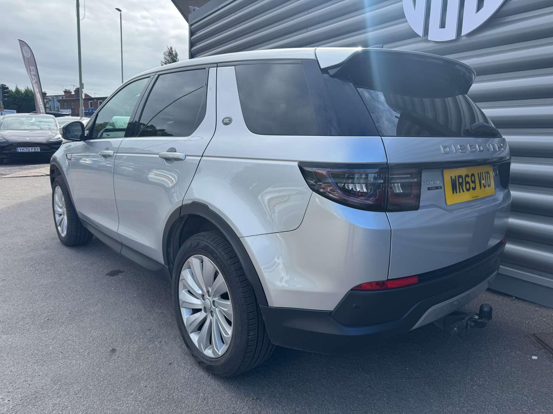 Land Rover Discovery Sport view 5