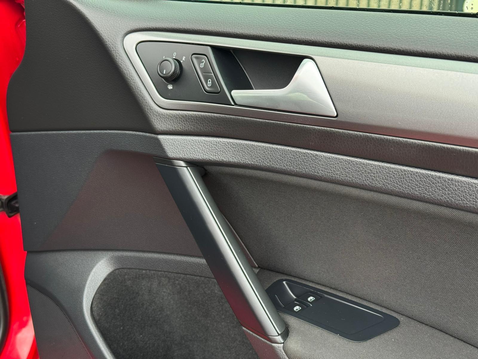 2015 Volkswagen Golf image 13