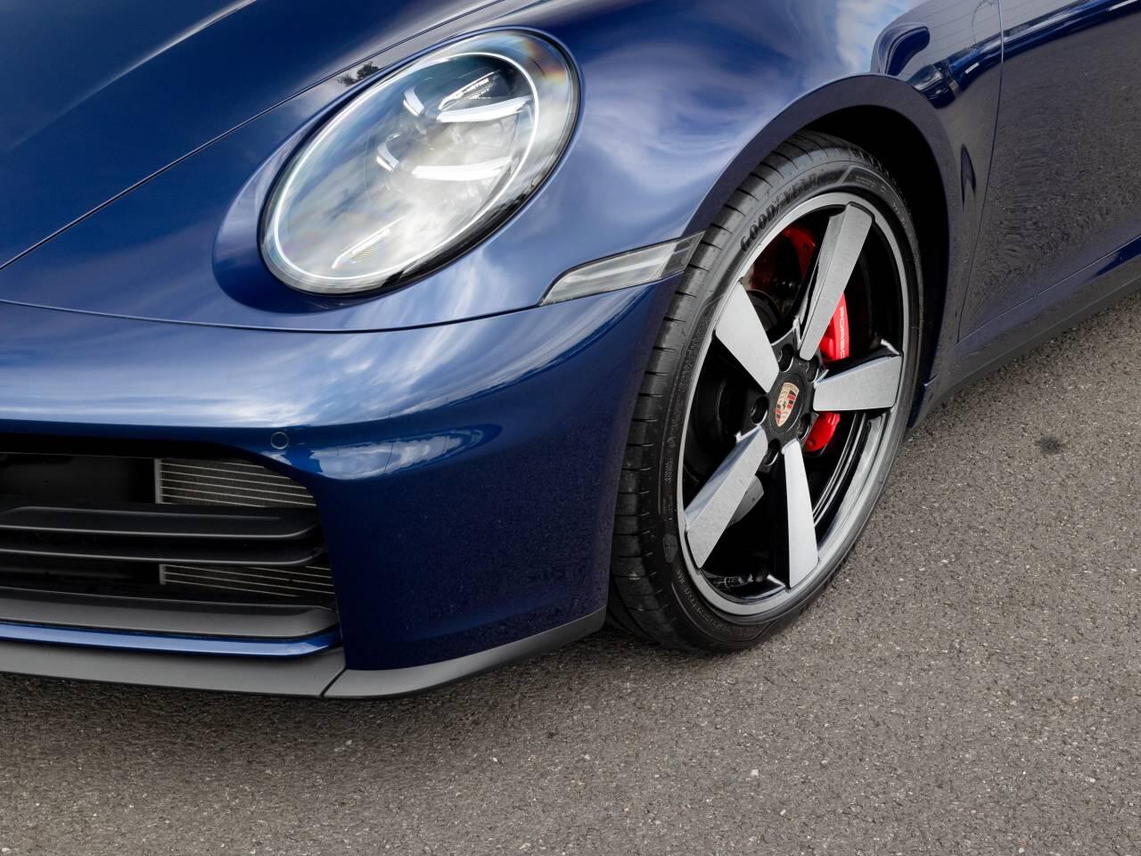 Porsche 911 view 21