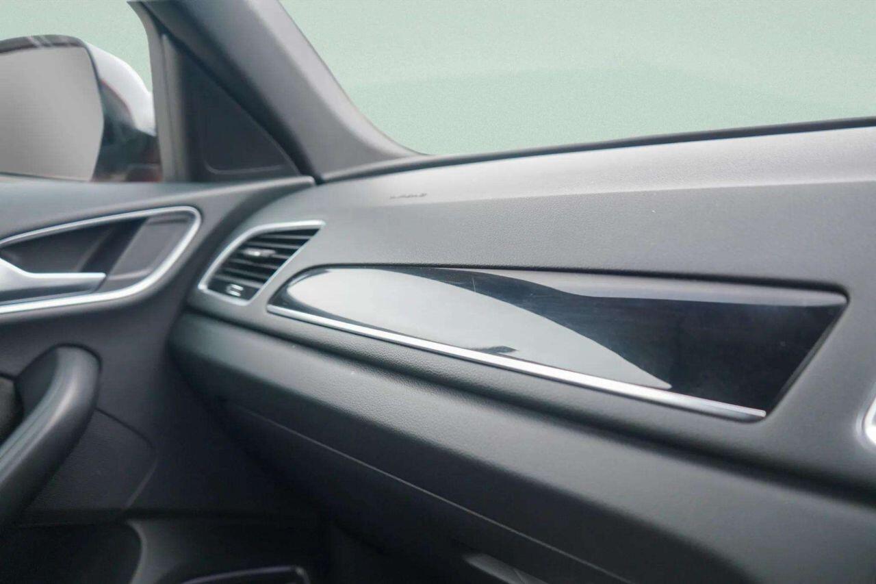 Audi Q3 view 40