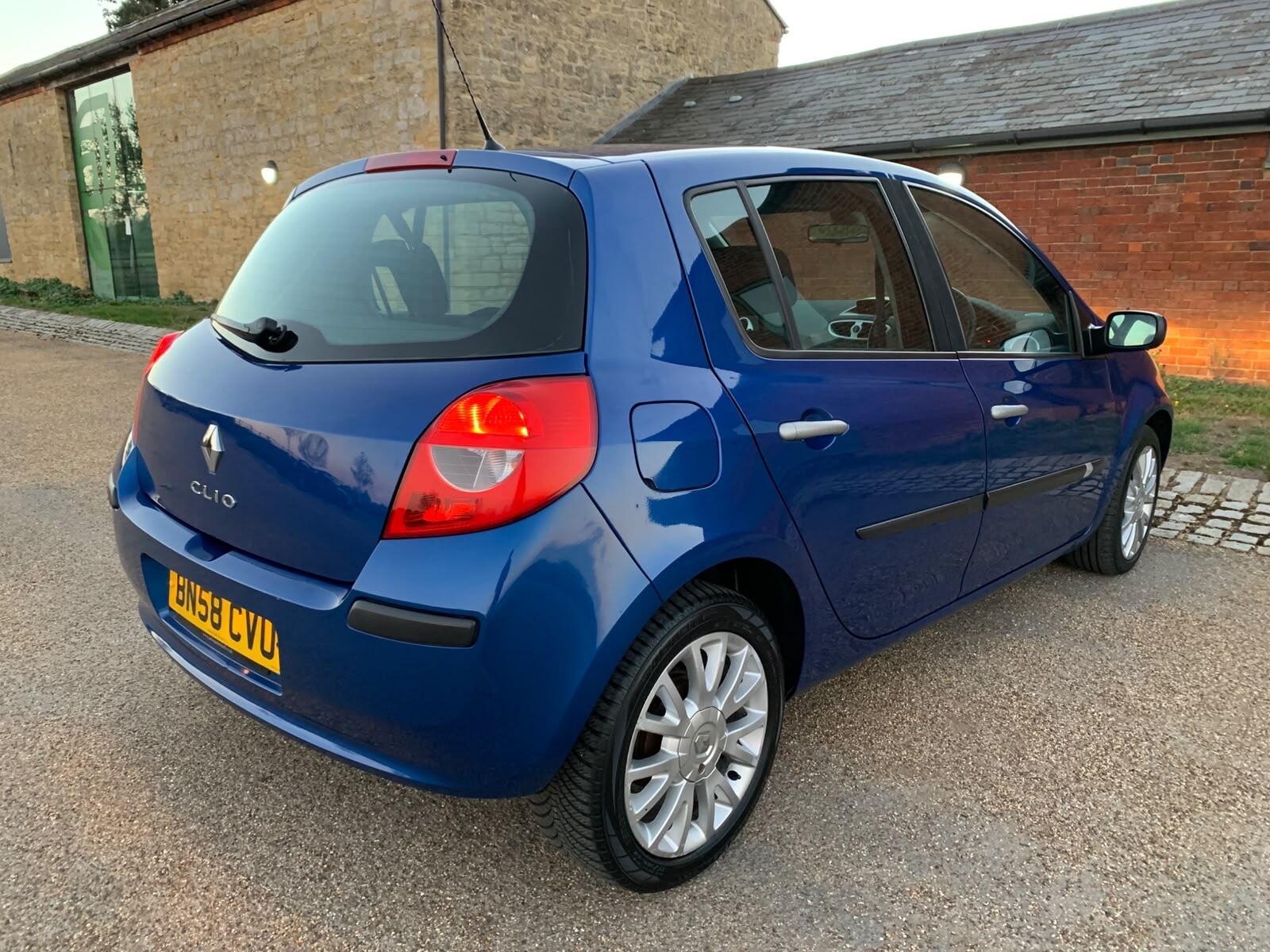 Renault Clio - Image 13