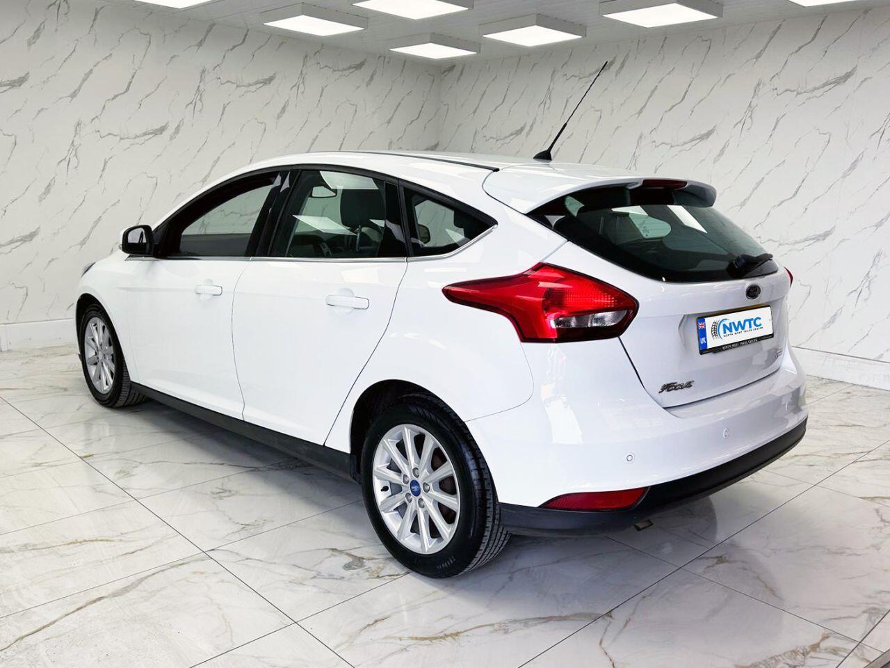 Ford Focus view 8