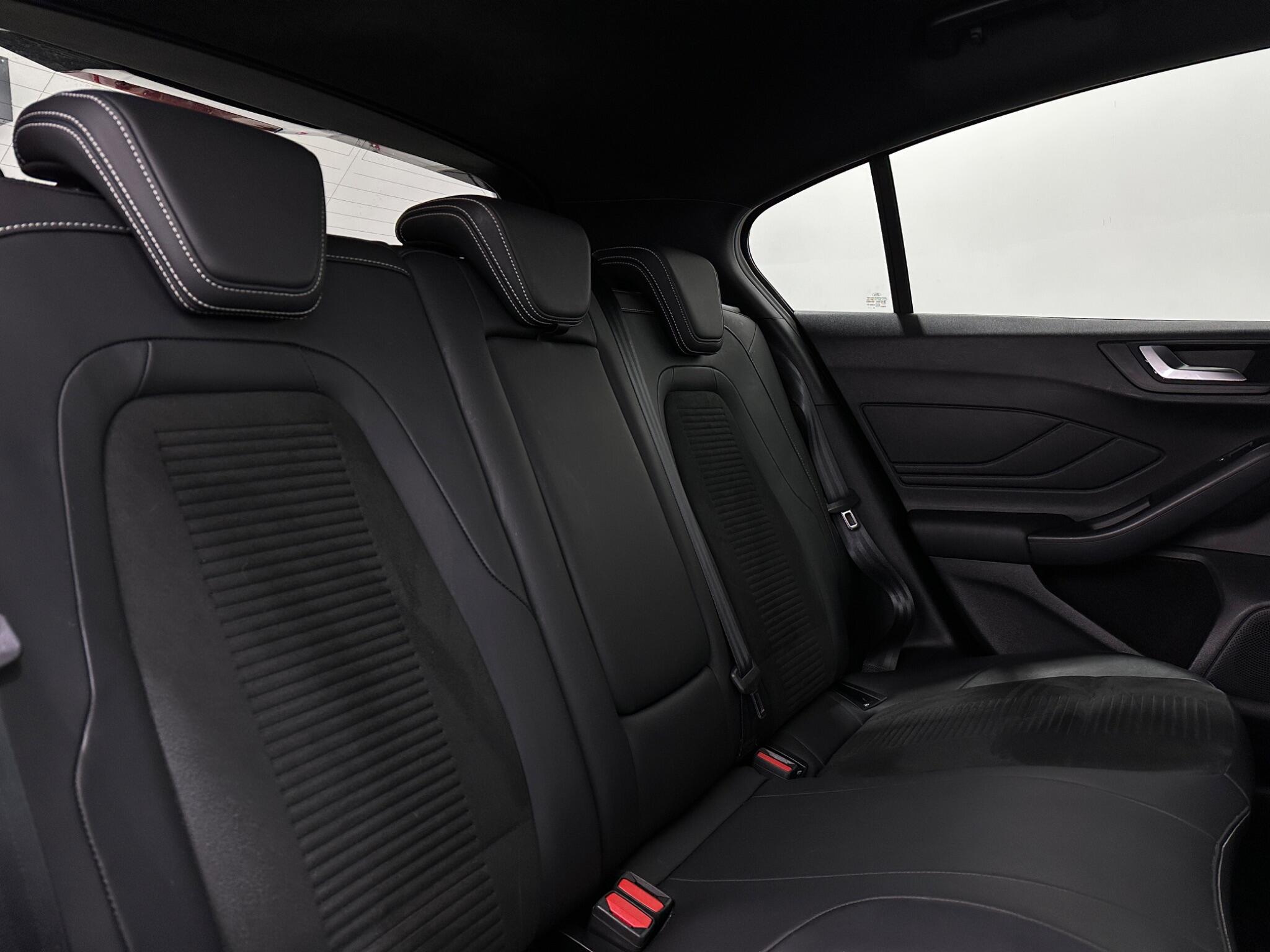 Ford Focus view 41