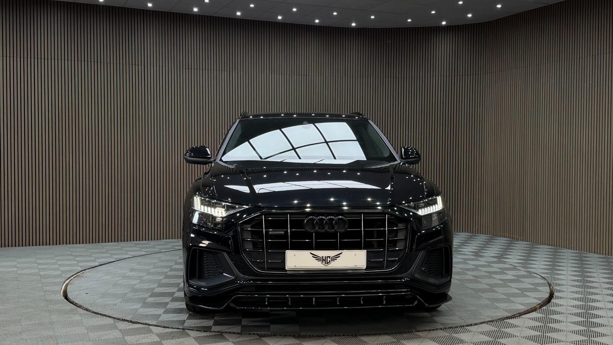 Audi Q8 view 5