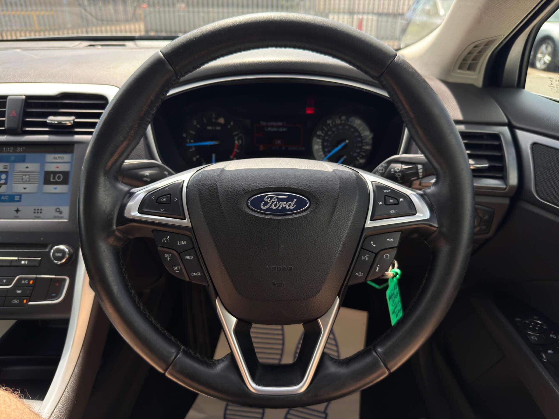 Ford Mondeo view 44
