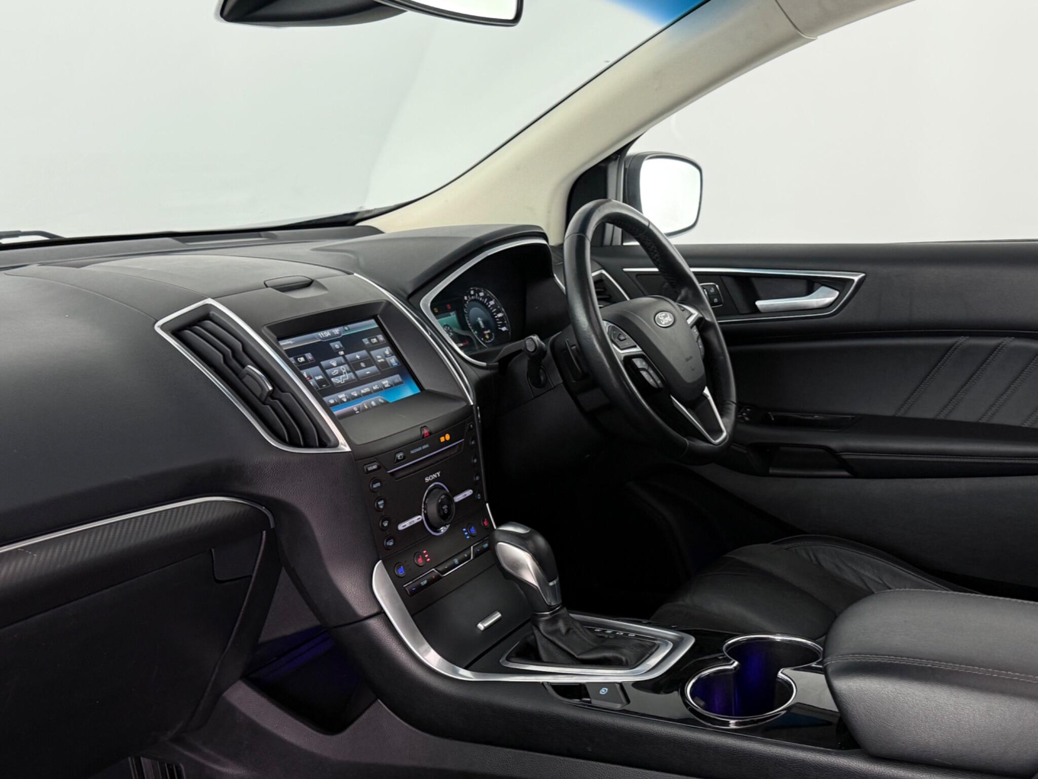 Ford Edge view 13