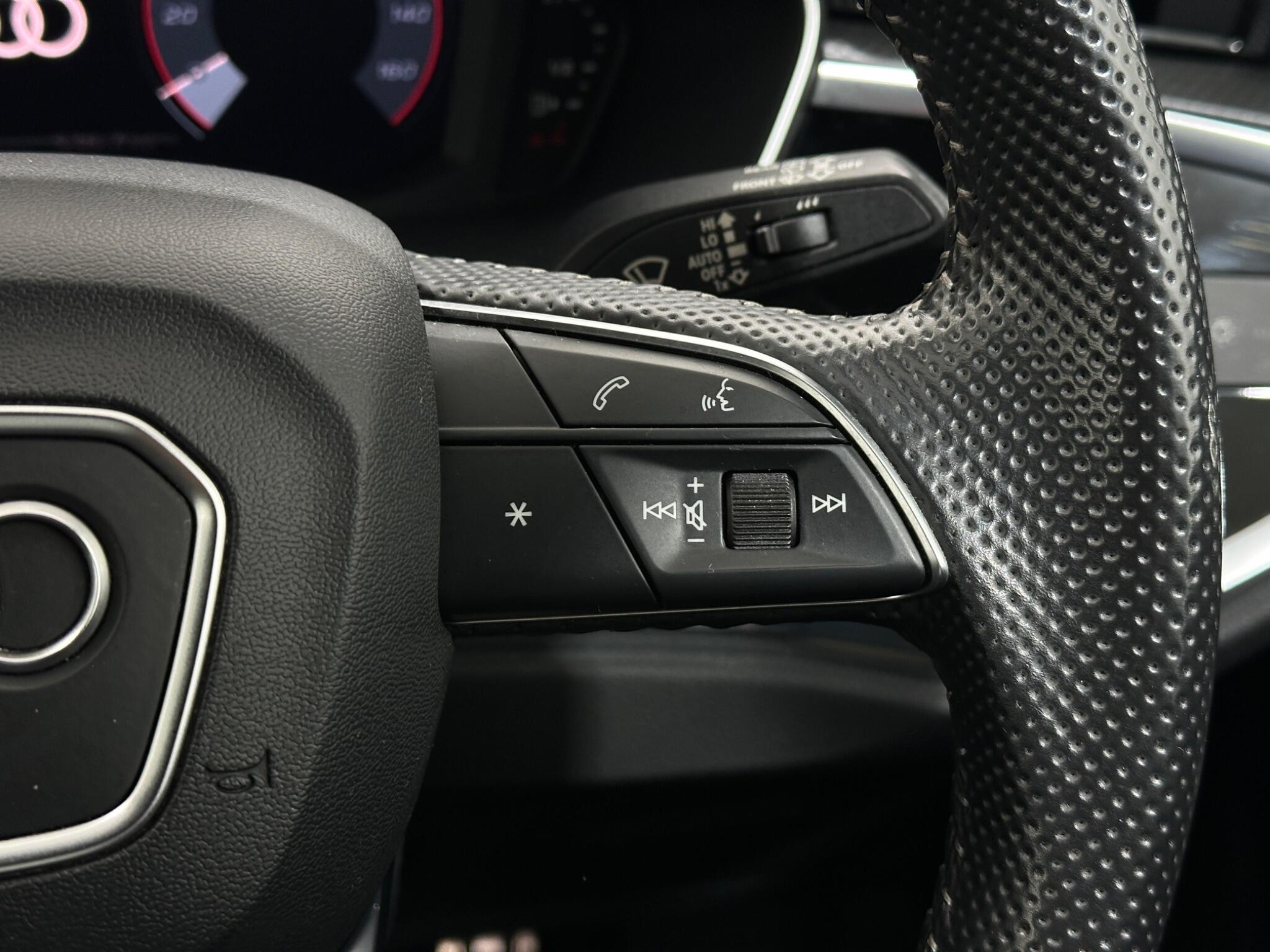 Audi Q3 view 16