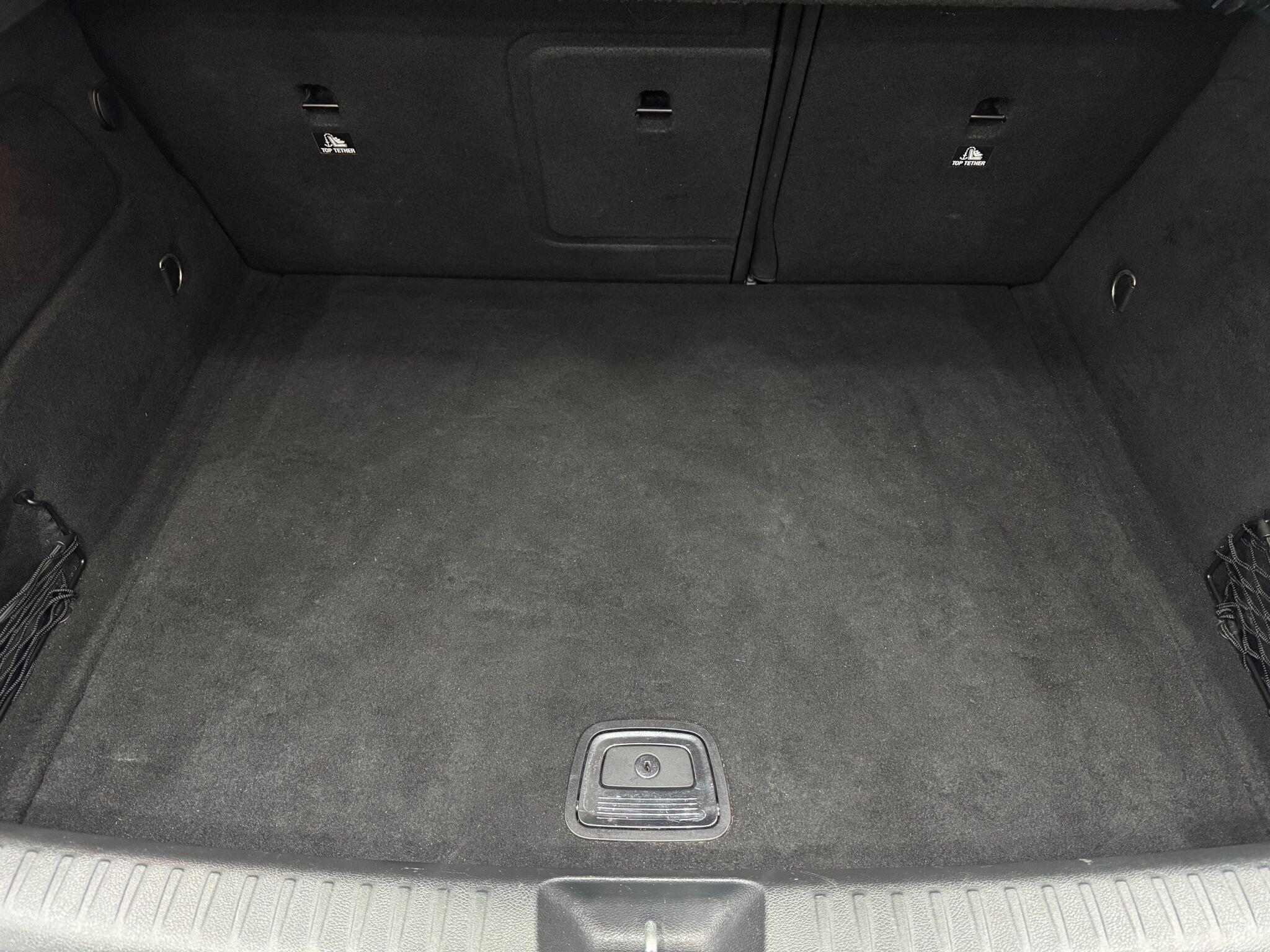 Mercedes-Benz Gla view 56