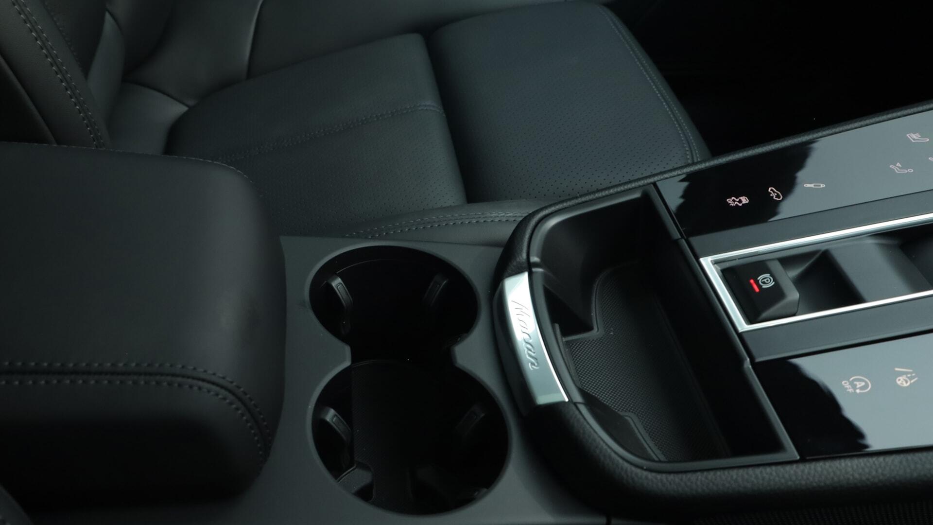 Porsche Macan view 16