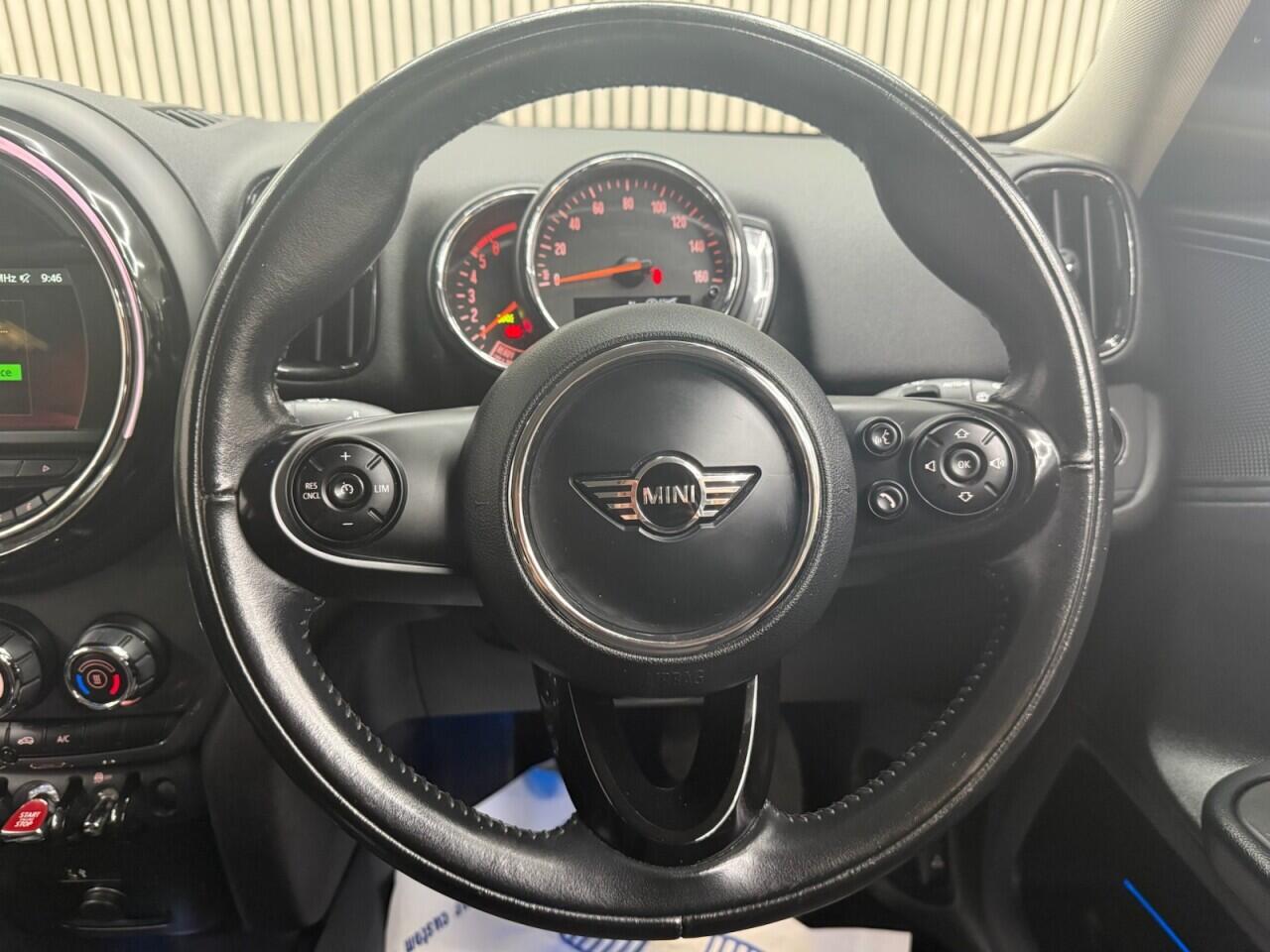 Mini Countryman view 9