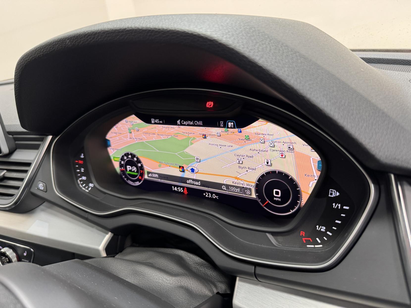 Audi Q5 view 4