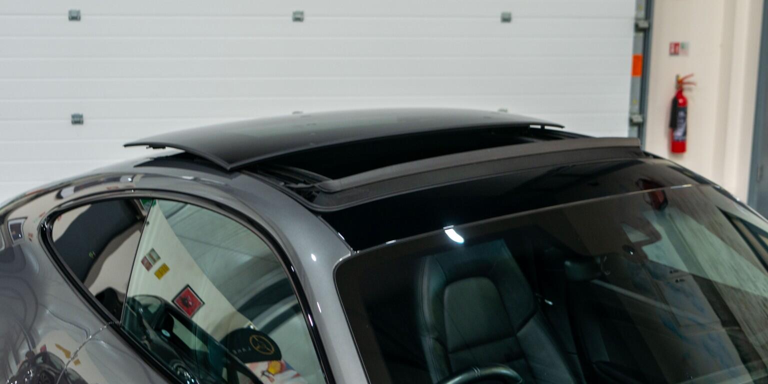 Porsche 911 view 47