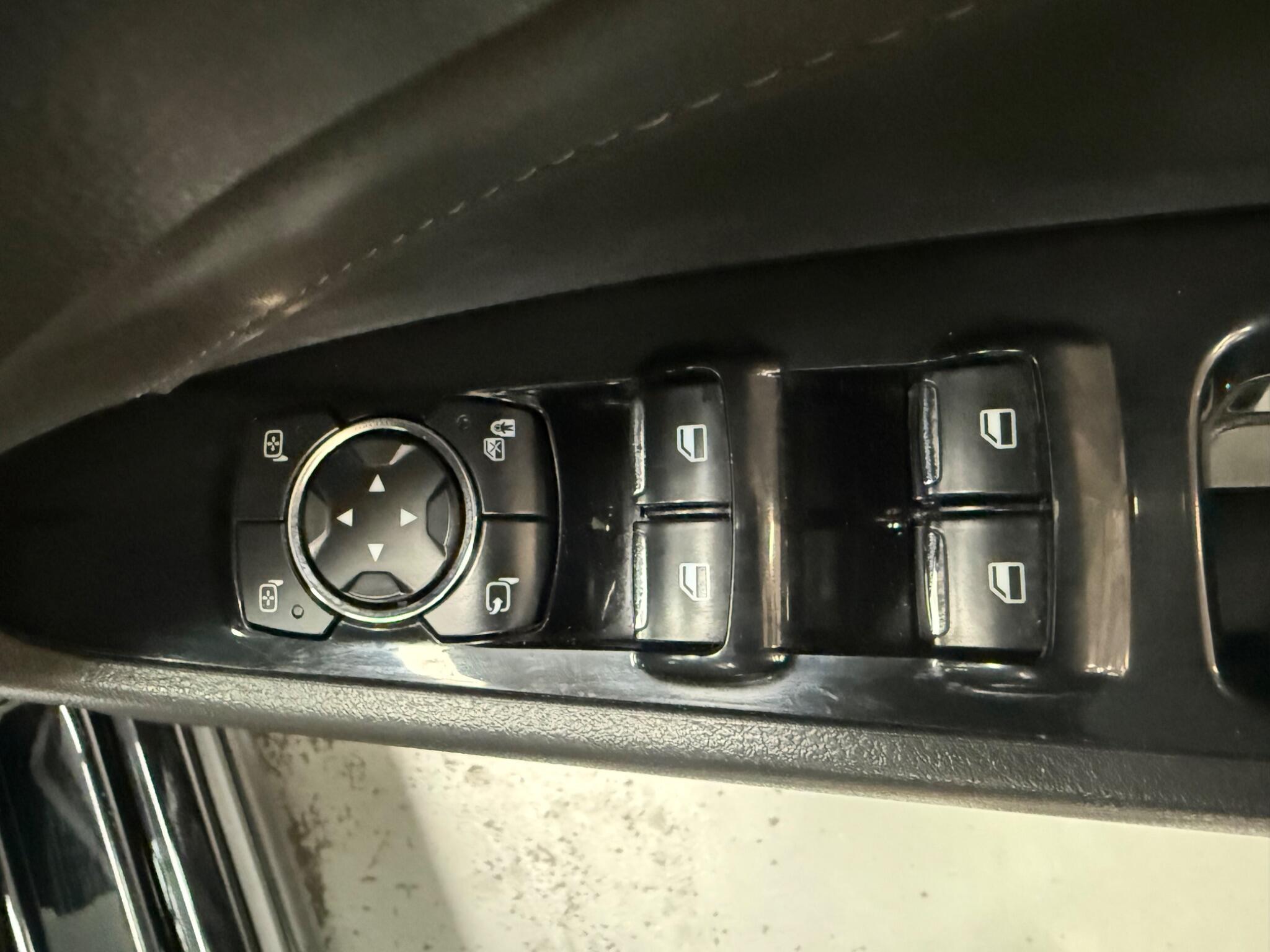 Ford Mondeo view 19