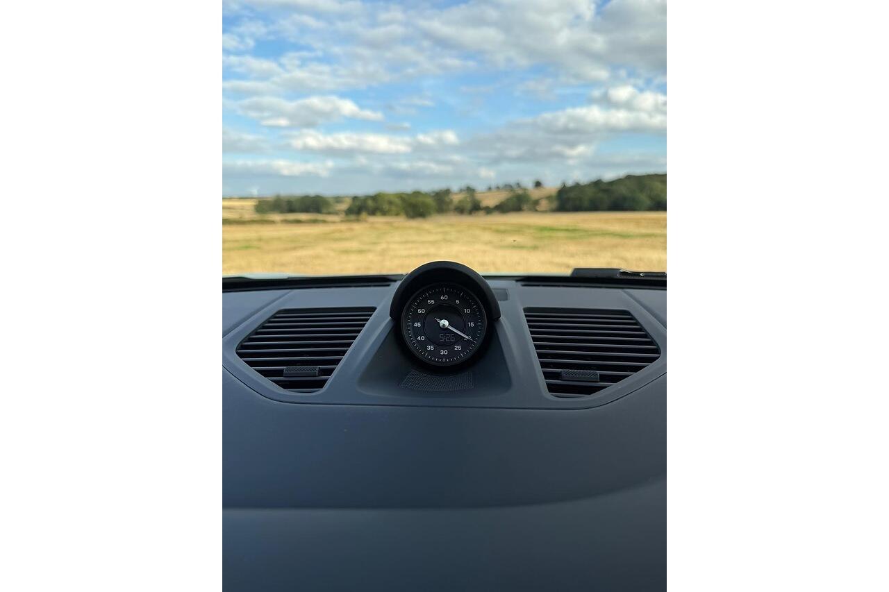 Porsche 911 view 13