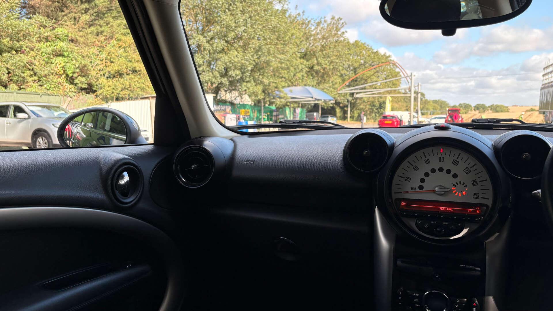Mini Countryman view 25