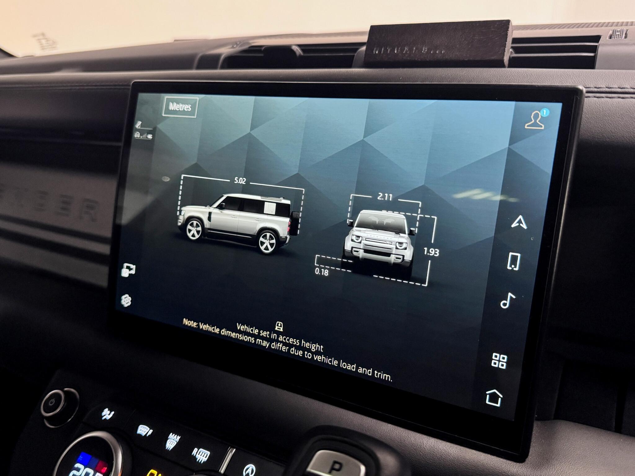 Land Rover Defender 110 view 63