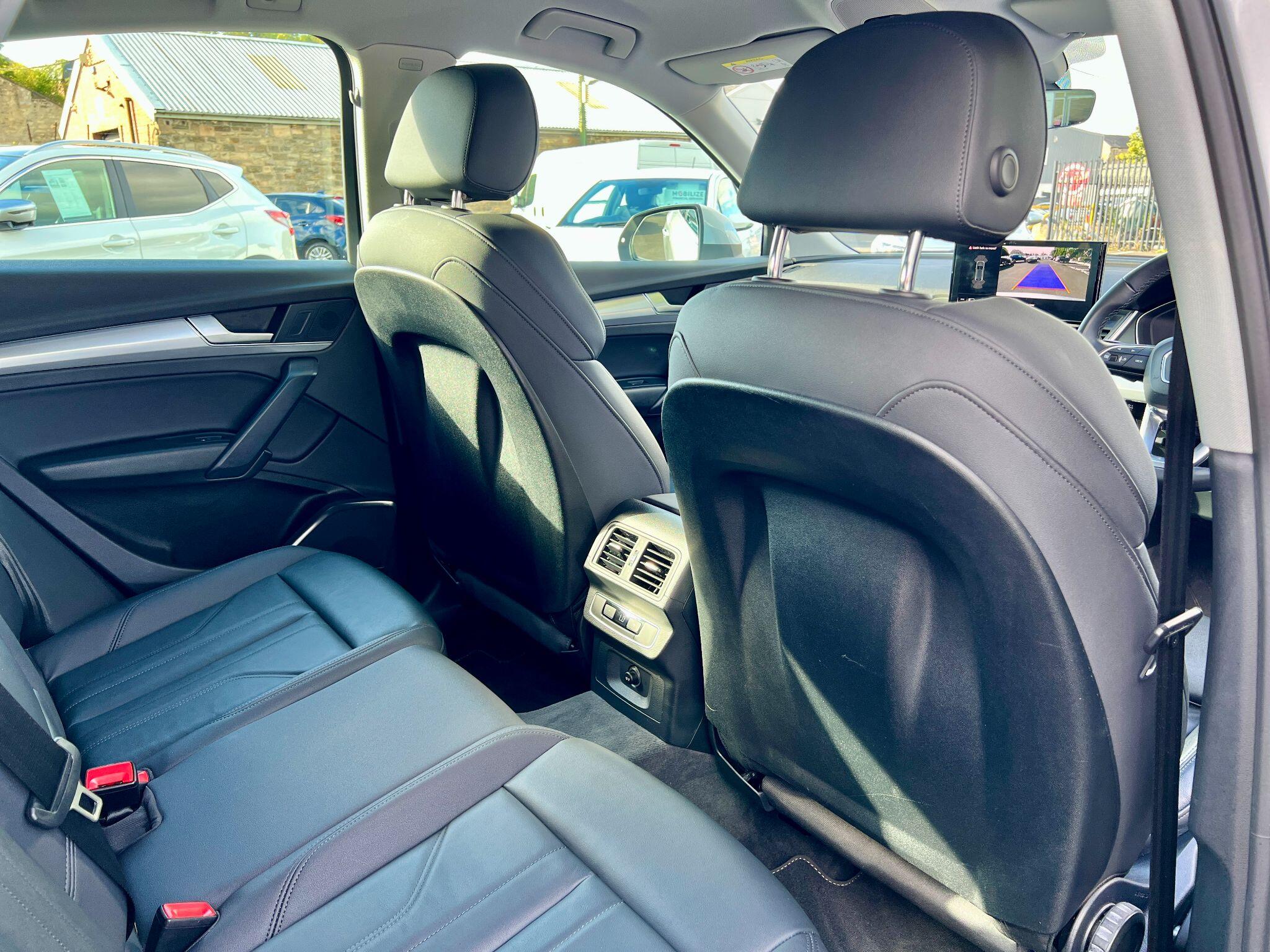 Audi Q5 view 18
